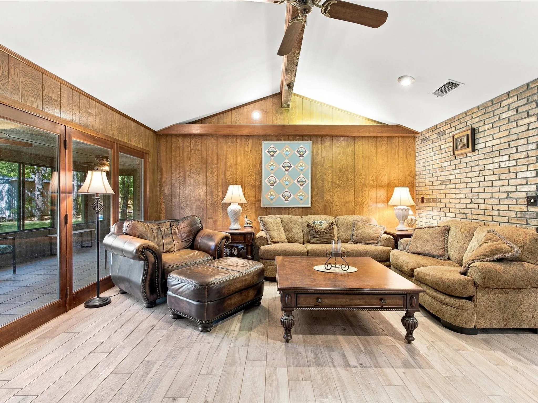 Single Family Residence For Sale in Montague County , 194 PR 203, Bowie, Texas 76230, 3 Bedroom, 2 Bathroom, Garage spaces, 1,986 Sqft, built in 1980, mls#21357443, Real Estate Agent in Bowie, Homes For Sale in Montague county, Homes For Sale in Bowie, Realtor in Bowie Texas, Real Estate Brokerage Independent Realty Texas, Luminita Cordes Realtor