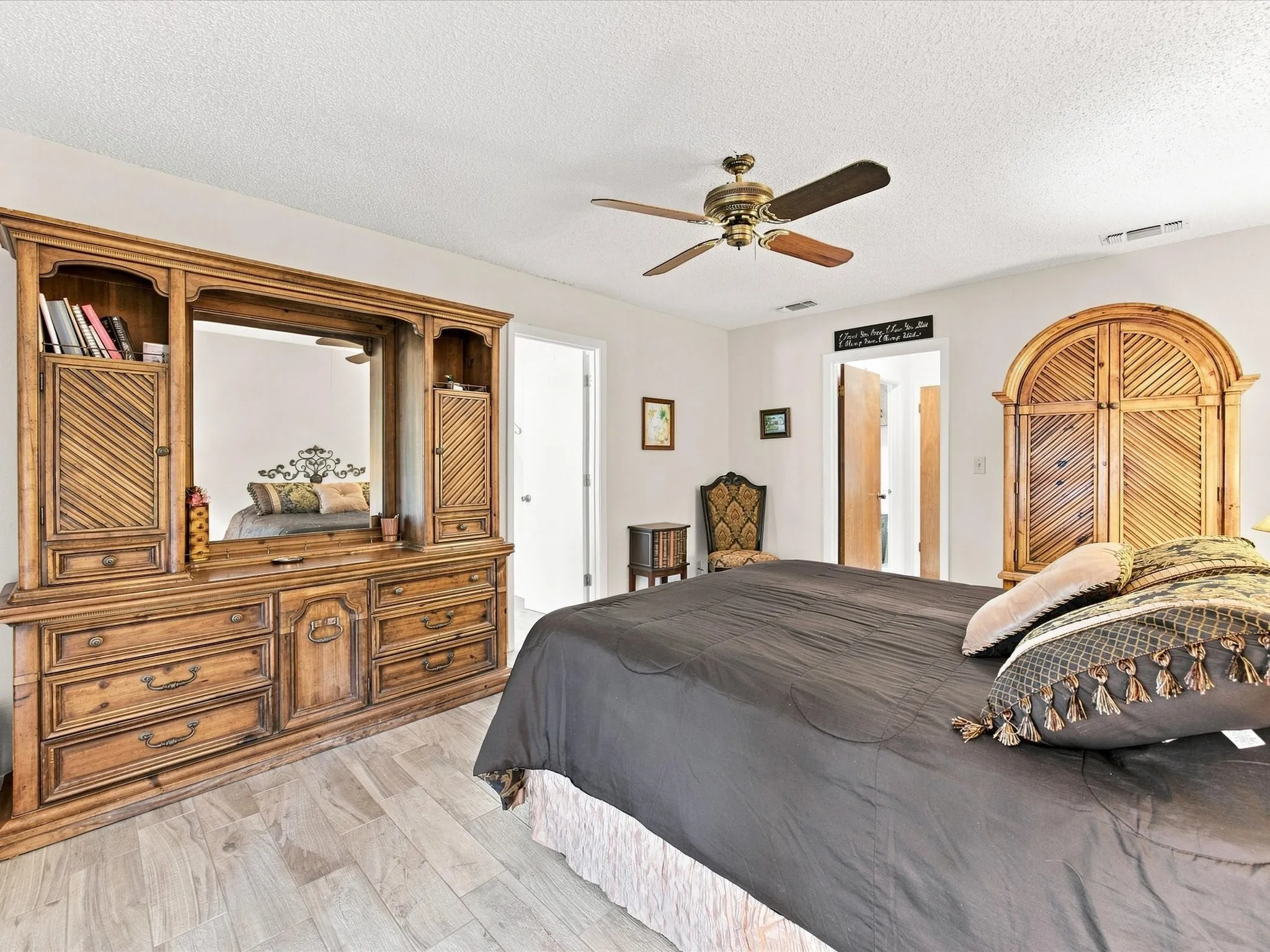 Single Family Residence For Sale in Montague County , 194 PR 203, Bowie, Texas 76230, 3 Bedroom, 2 Bathroom, Garage spaces, 1,986 Sqft, built in 1980, mls#21357443, Real Estate Agent in Bowie, Homes For Sale in Montague county, Homes For Sale in Bowie, Realtor in Bowie Texas, Real Estate Brokerage Independent Realty Texas, Luminita Cordes Realtor