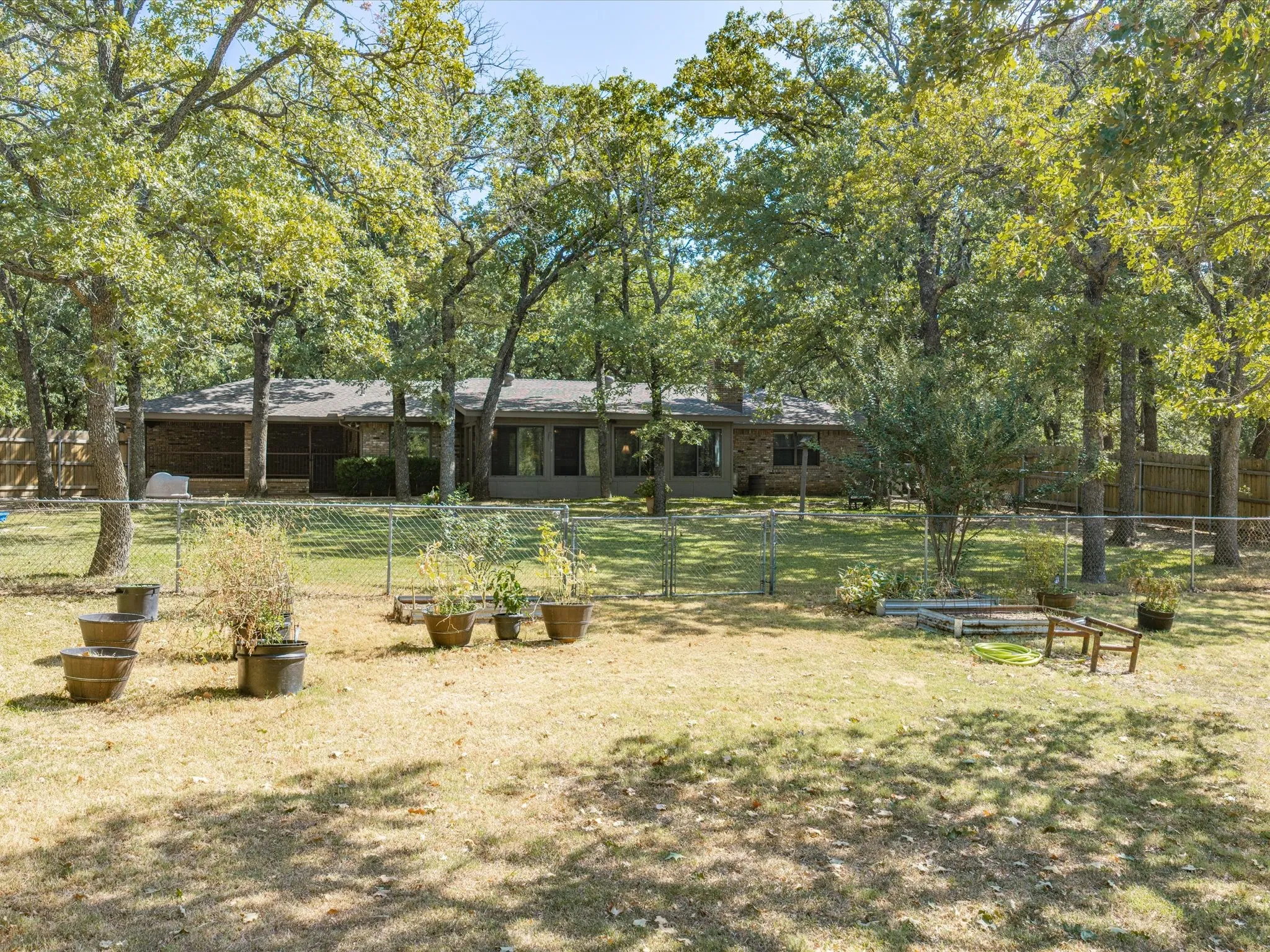 Single Family Residence For Sale in Montague County , 194 PR 203, Bowie, Texas 76230, 3 Bedroom, 2 Bathroom, Garage spaces, 1,986 Sqft, built in 1980, mls#21357443, Real Estate Agent in Bowie, Homes For Sale in Montague county, Homes For Sale in Bowie, Realtor in Bowie Texas, Real Estate Brokerage Independent Realty Texas, Luminita Cordes Realtor