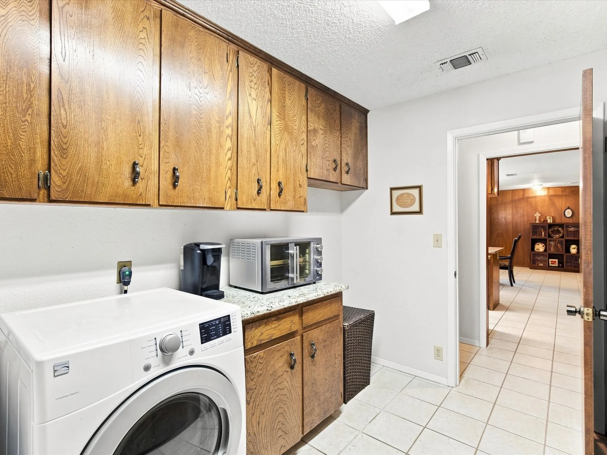 Single Family Residence For Sale in Montague County , 194 PR 203, Bowie, Texas 76230, 3 Bedroom, 2 Bathroom, Garage spaces, 1,986 Sqft, built in 1980, mls#21357443, Real Estate Agent in Bowie, Homes For Sale in Montague county, Homes For Sale in Bowie, Realtor in Bowie Texas, Real Estate Brokerage Independent Realty Texas, Luminita Cordes Realtor