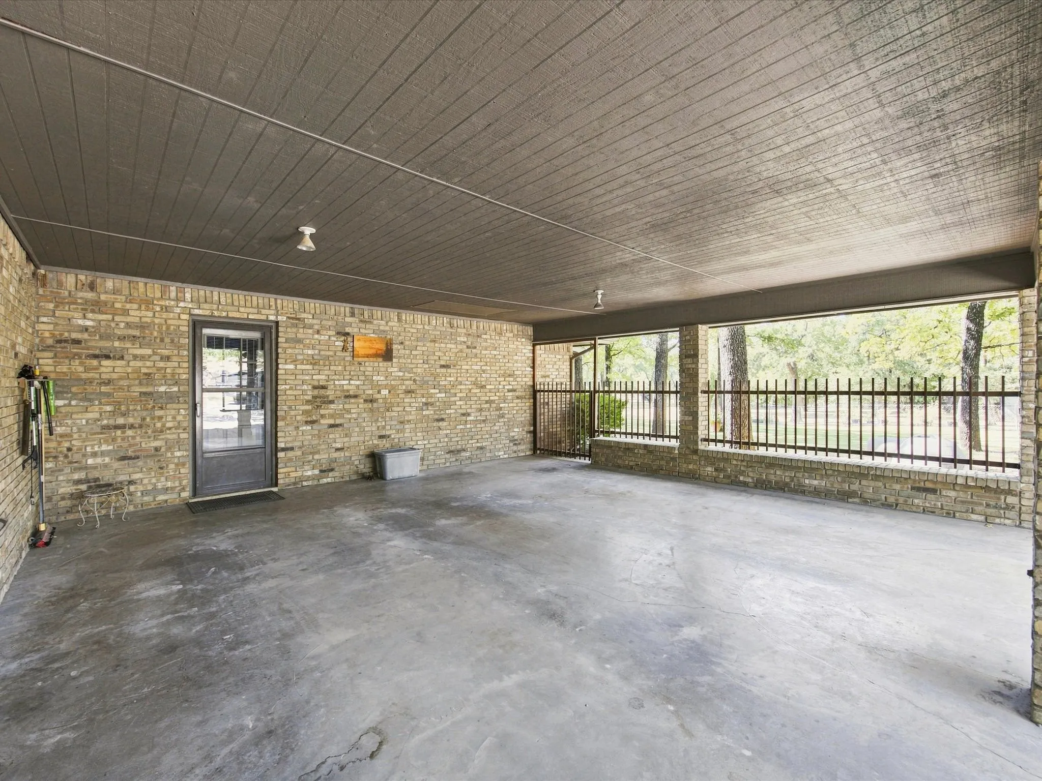 Single Family Residence For Sale in Montague County , 194 PR 203, Bowie, Texas 76230, 3 Bedroom, 2 Bathroom, Garage spaces, 1,986 Sqft, built in 1980, mls#21357443, Real Estate Agent in Bowie, Homes For Sale in Montague county, Homes For Sale in Bowie, Realtor in Bowie Texas, Real Estate Brokerage Independent Realty Texas, Luminita Cordes Realtor
