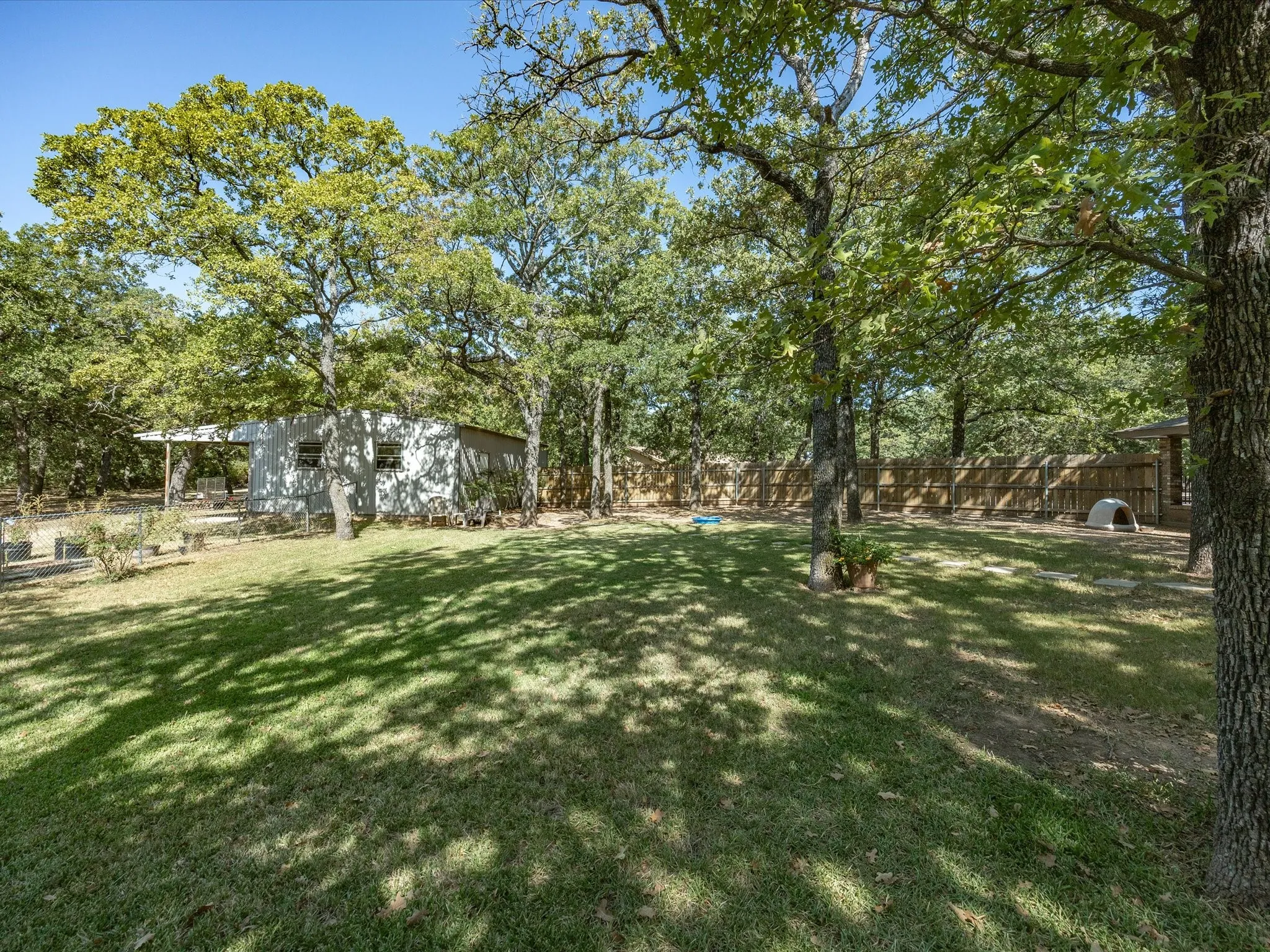 Single Family Residence For Sale in Montague County , 194 PR 203, Bowie, Texas 76230, 3 Bedroom, 2 Bathroom, Garage spaces, 1,986 Sqft, built in 1980, mls#21357443, Real Estate Agent in Bowie, Homes For Sale in Montague county, Homes For Sale in Bowie, Realtor in Bowie Texas, Real Estate Brokerage Independent Realty Texas, Luminita Cordes Realtor