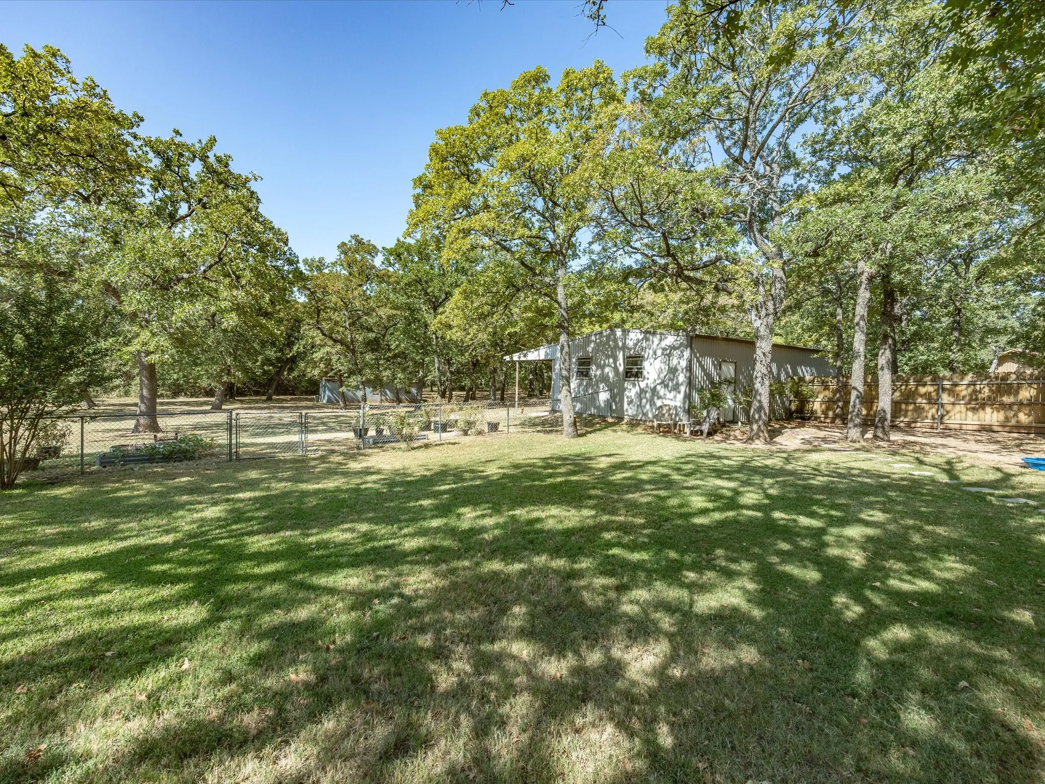 Single Family Residence For Sale in Montague County , 194 PR 203, Bowie, Texas 76230, 3 Bedroom, 2 Bathroom, Garage spaces, 1,986 Sqft, built in 1980, mls#21357443, Real Estate Agent in Bowie, Homes For Sale in Montague county, Homes For Sale in Bowie, Realtor in Bowie Texas, Real Estate Brokerage Independent Realty Texas, Luminita Cordes Realtor