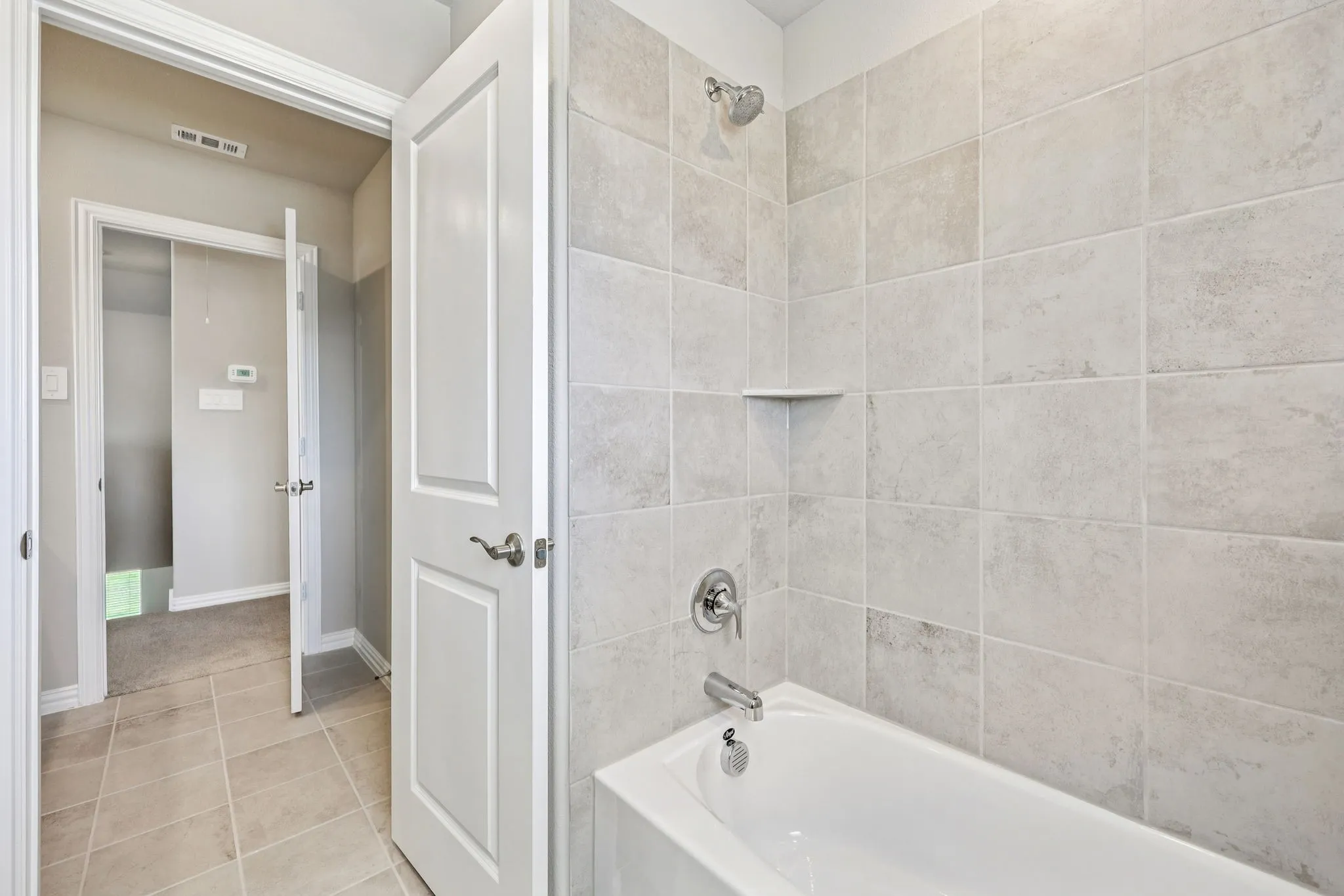  Photo is not of the actual home, but is an inspirational photo of builder’s model home and may depict options, furnishings, and/or decorator features that are not included.

