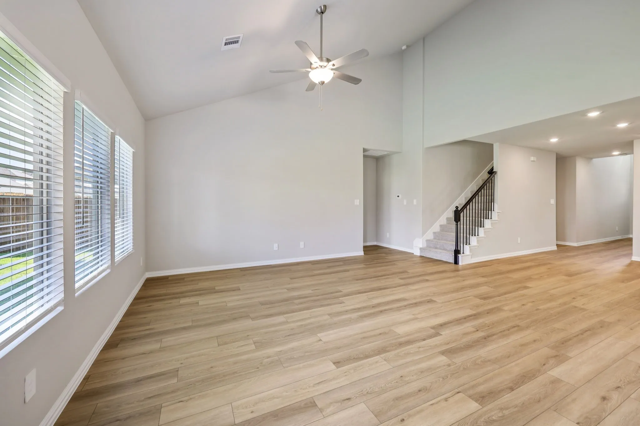  Photo is not of the actual home, but is an inspirational photo of builder’s model home and may depict options, furnishings, and/or decorator features that are not included.
