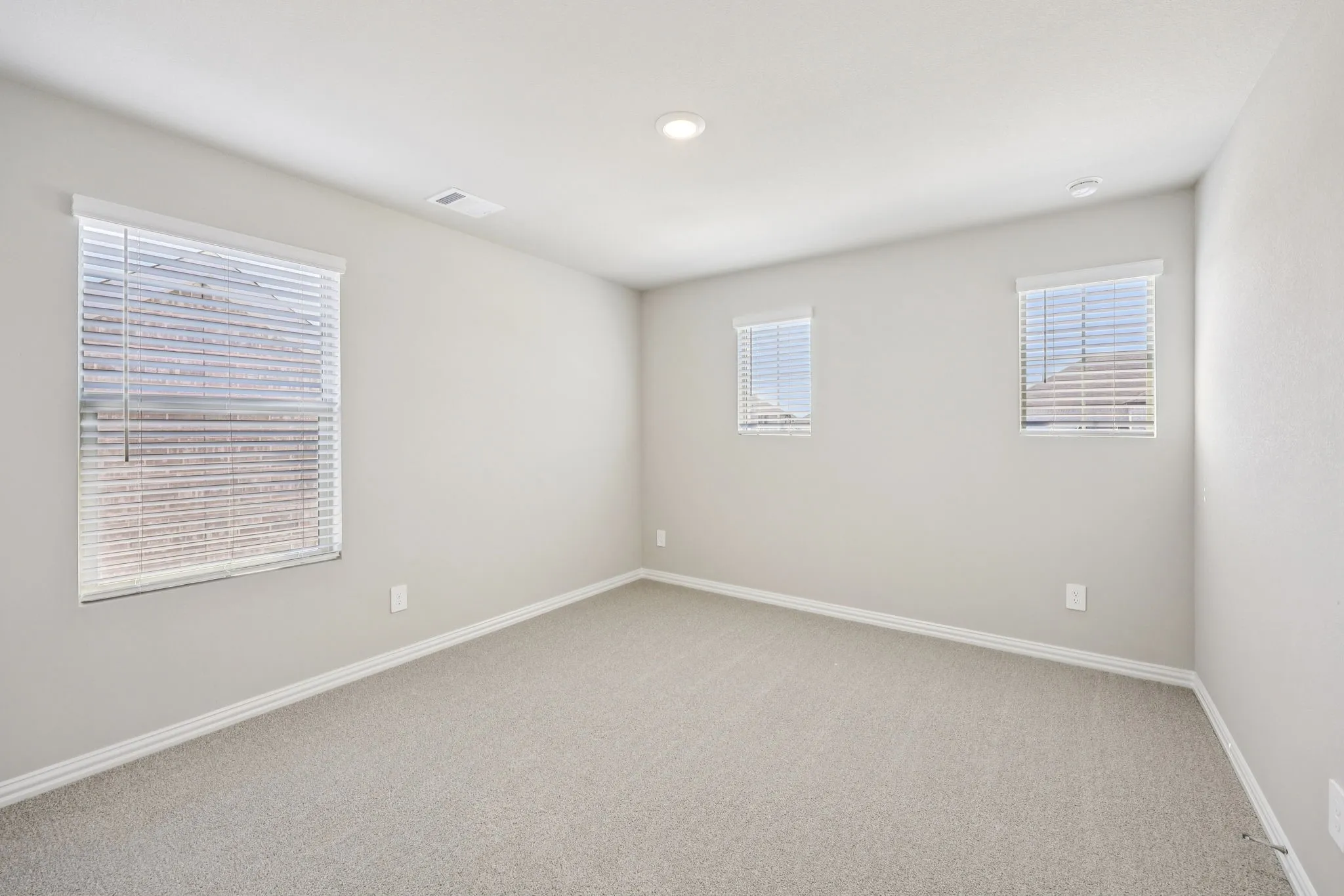  Photo is not of the actual home, but is an inspirational photo of builder’s model home and may depict options, furnishings, and/or decorator features that are not included.
