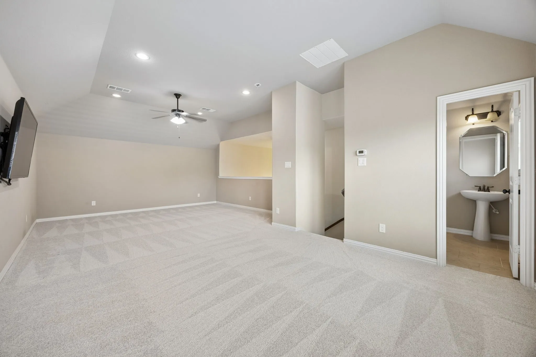 Single Family Residence For Sale in Denton County , 8218 Haltered Horse Lane, Frisco, Texas 75036, 4 Bedroom, 3 Bathroom, 2 Garage spaces, 2,643 Sqft, built in 2014, mls#21357962, Real Estate Agent in Frisco, Homes For Sale in Denton county, Homes For Sale in Frisco, Realtor in Frisco Texas, Real Estate Brokerage Independent Realty Texas, Luminita Cordes Realtor