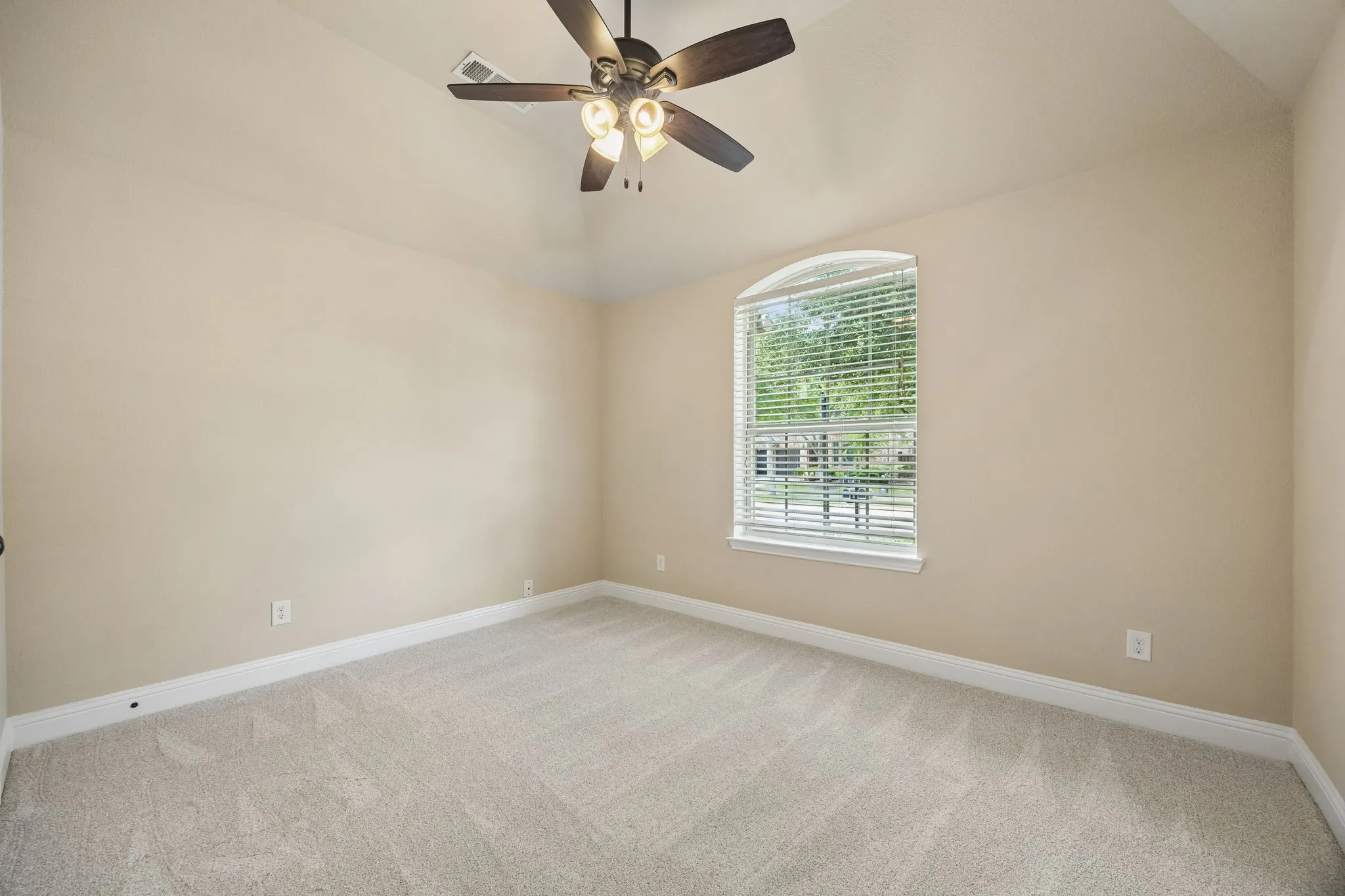 Single Family Residence For Sale in Denton County , 8218 Haltered Horse Lane, Frisco, Texas 75036, 4 Bedroom, 3 Bathroom, 2 Garage spaces, 2,643 Sqft, built in 2014, mls#21357962, Real Estate Agent in Frisco, Homes For Sale in Denton county, Homes For Sale in Frisco, Realtor in Frisco Texas, Real Estate Brokerage Independent Realty Texas, Luminita Cordes Realtor