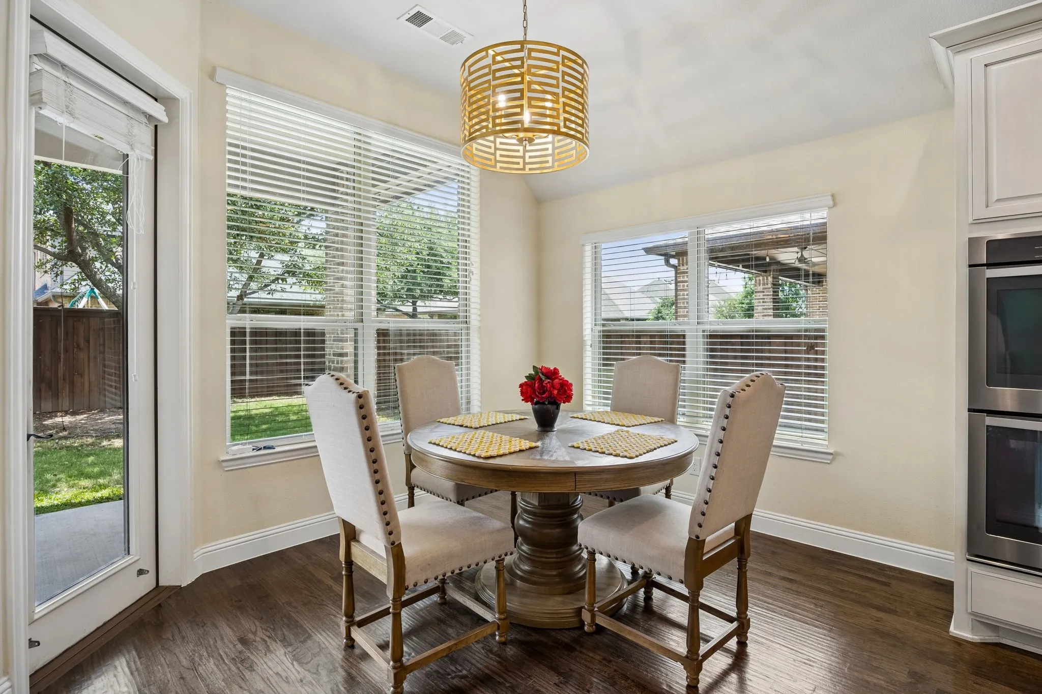 Single Family Residence For Sale in Denton County , 8218 Haltered Horse Lane, Frisco, Texas 75036, 4 Bedroom, 3 Bathroom, 2 Garage spaces, 2,643 Sqft, built in 2014, mls#21357962, Real Estate Agent in Frisco, Homes For Sale in Denton county, Homes For Sale in Frisco, Realtor in Frisco Texas, Real Estate Brokerage Independent Realty Texas, Luminita Cordes Realtor