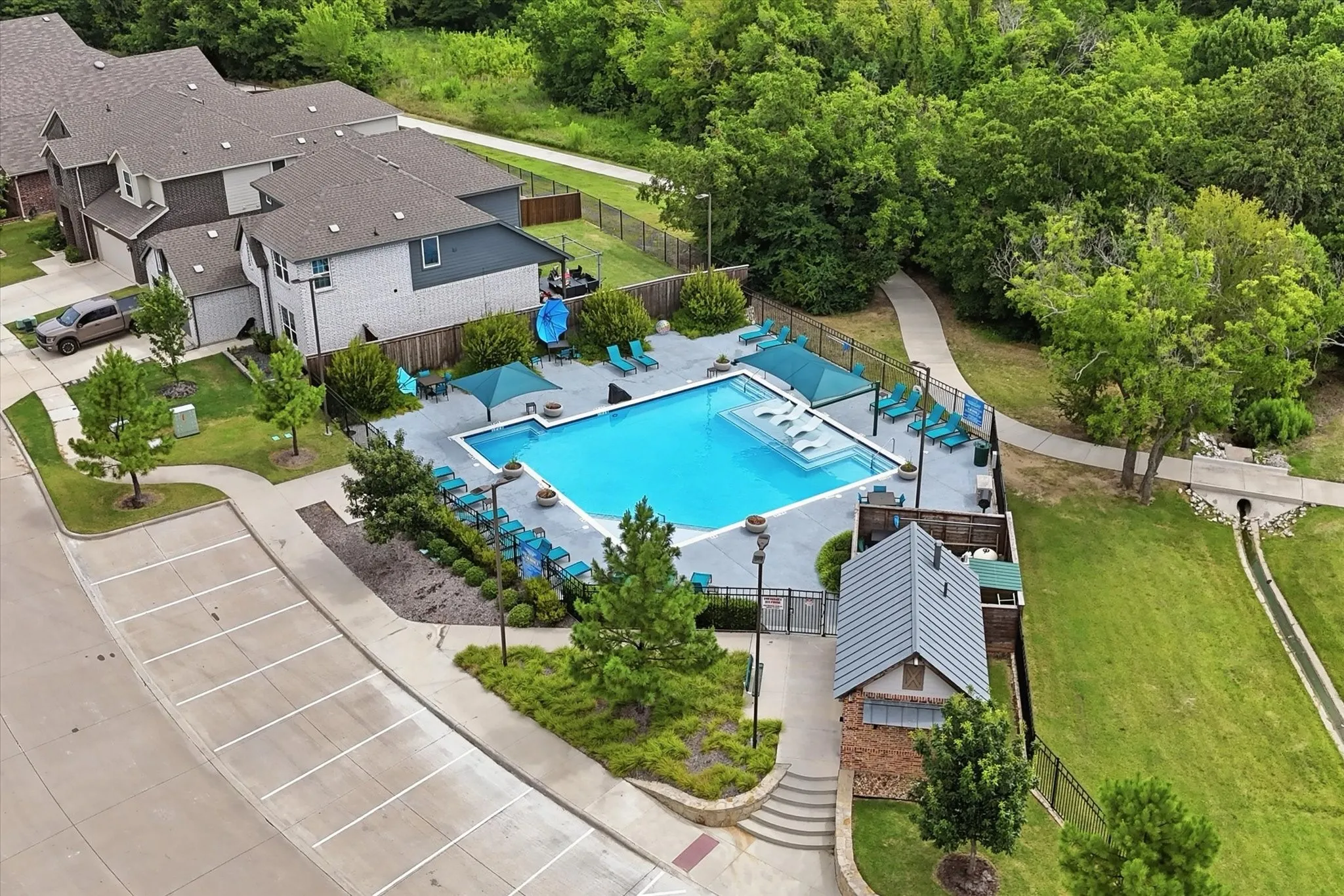 The trails connect the whole neighborhood to the amenities.