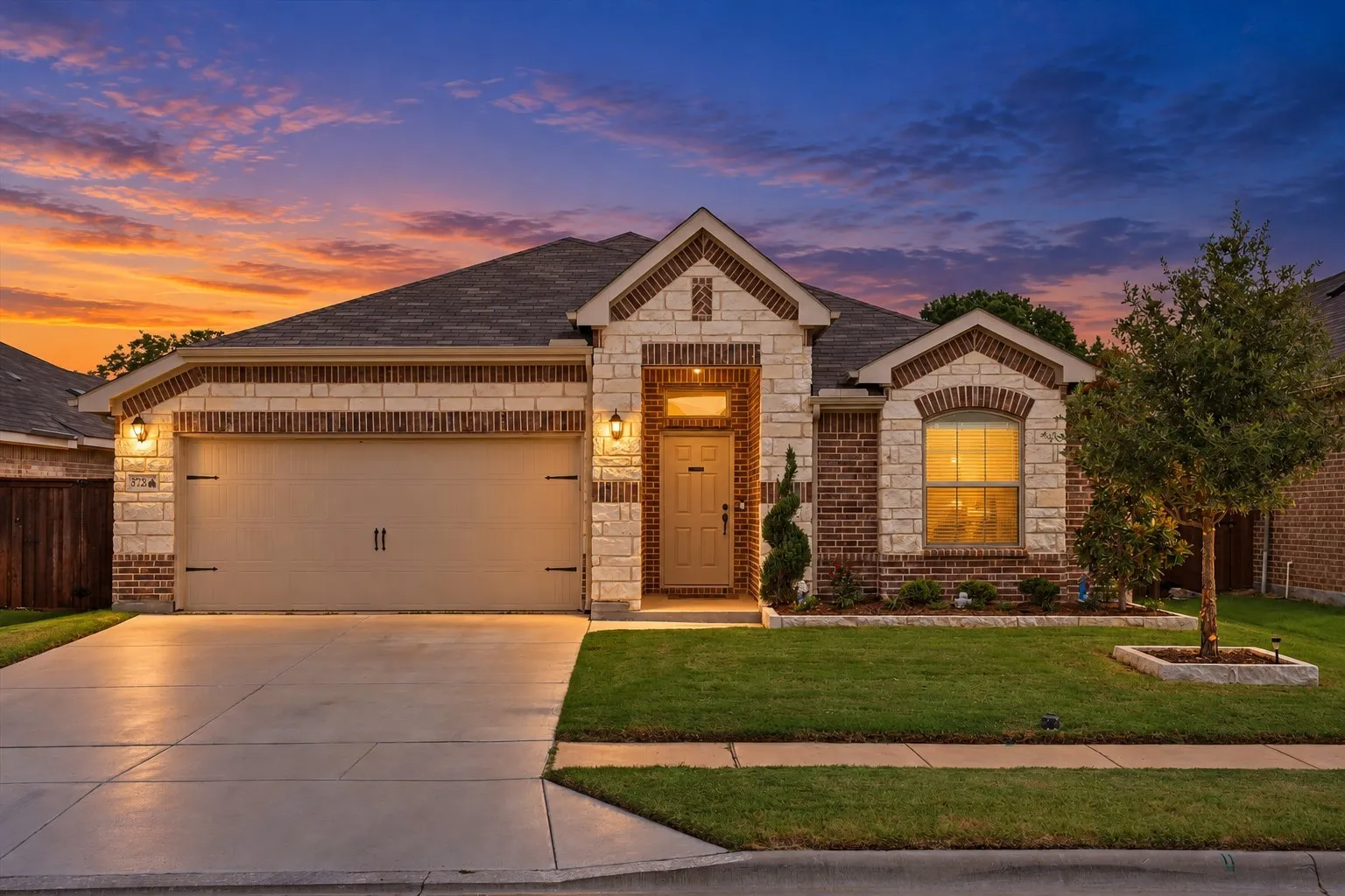 3728 Maroon Creek is ready for it's next chapter, why wait for a builder when you can own like brand new with a view?  Virtually enhanced sunset views.