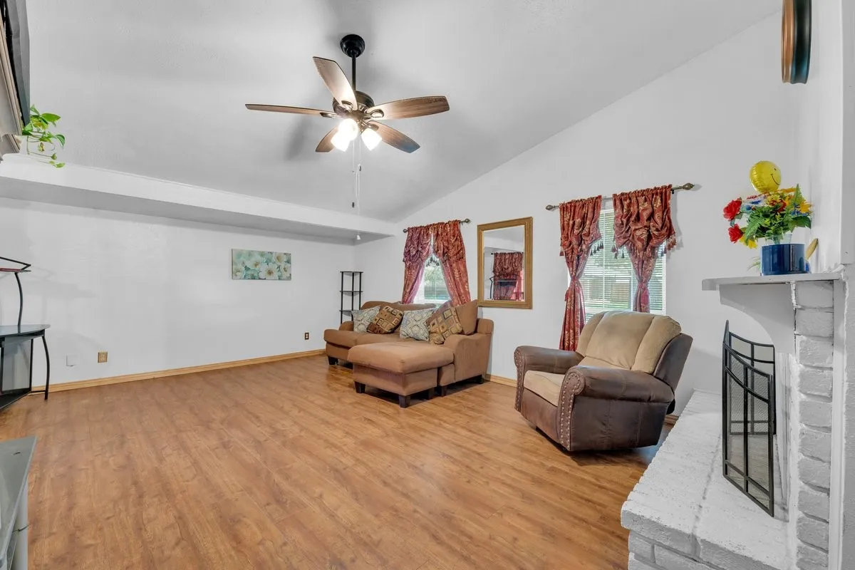 Single Family Residence For Sale in Denton County , 5013 Shannon Drive, The Colony, Texas 75056, 3 Bedroom, 2 Bathroom, 1 Garage spaces, 1,388 Sqft, built in 1977, mls#21357785, Real Estate Agent in The Colony, Homes For Sale in Denton county, Homes For Sale in The Colony, Realtor in The Colony Texas, Real Estate Brokerage Independent Realty Texas, Luminita Cordes Realtor