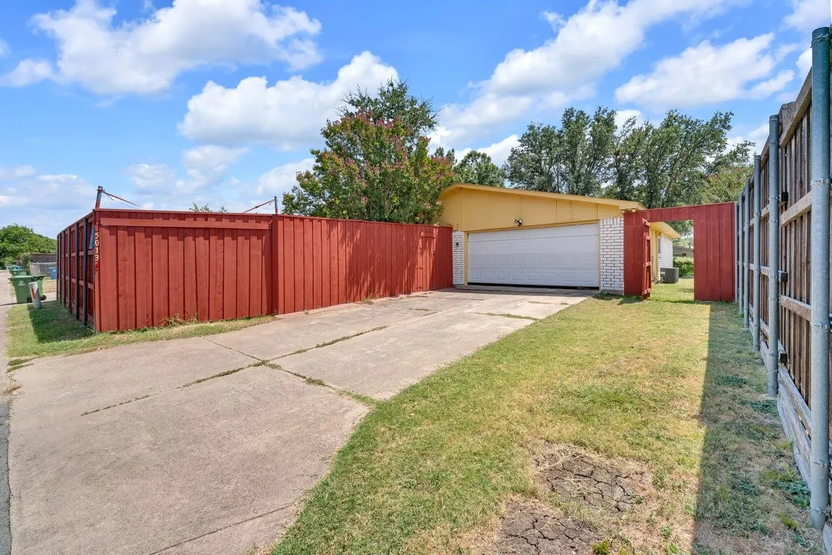 Single Family Residence For Sale in Denton County , 5013 Shannon Drive, The Colony, Texas 75056, 3 Bedroom, 2 Bathroom, 1 Garage spaces, 1,388 Sqft, built in 1977, mls#21357785, Real Estate Agent in The Colony, Homes For Sale in Denton county, Homes For Sale in The Colony, Realtor in The Colony Texas, Real Estate Brokerage Independent Realty Texas, Luminita Cordes Realtor