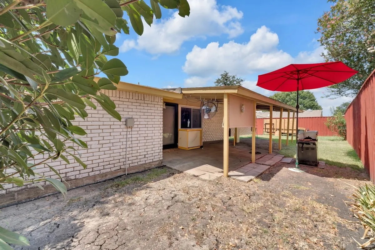 Single Family Residence For Sale in Denton County , 5013 Shannon Drive, The Colony, Texas 75056, 3 Bedroom, 2 Bathroom, 1 Garage spaces, 1,388 Sqft, built in 1977, mls#21357785, Real Estate Agent in The Colony, Homes For Sale in Denton county, Homes For Sale in The Colony, Realtor in The Colony Texas, Real Estate Brokerage Independent Realty Texas, Luminita Cordes Realtor