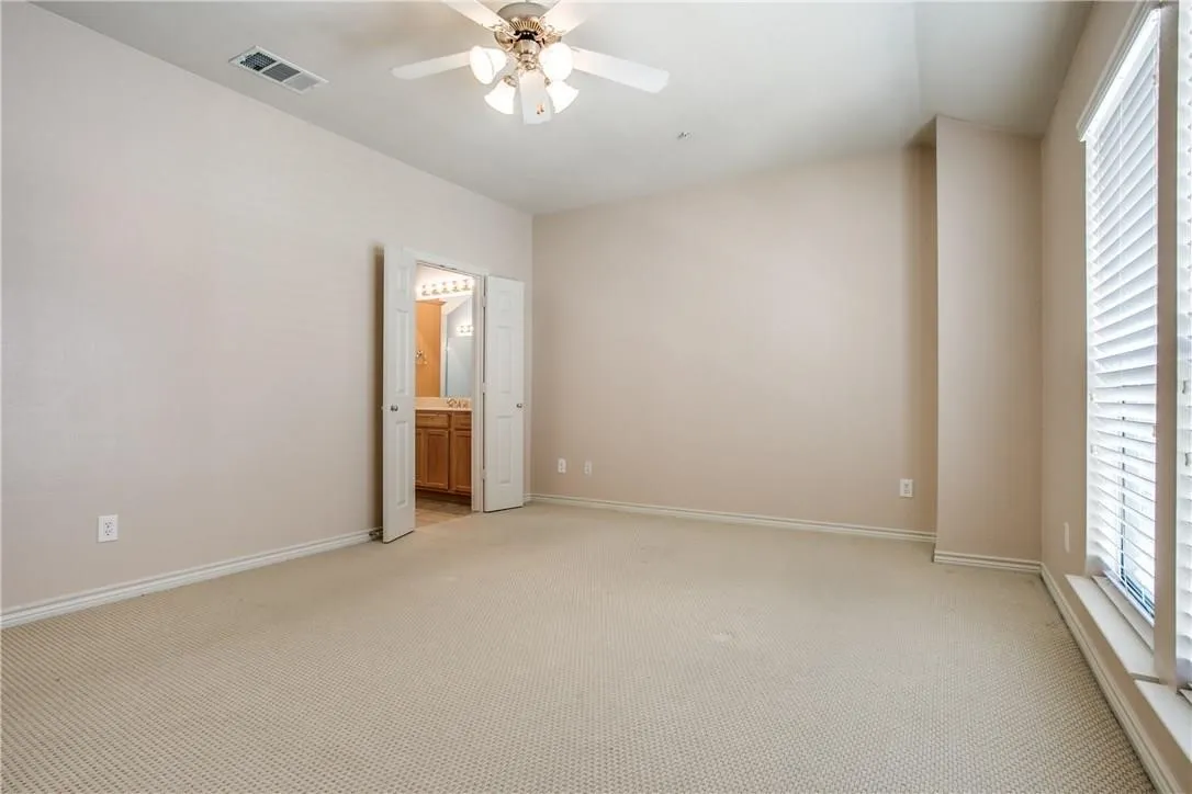 Townhouse For Rent in Dallas County , 2415 Stutz Drive D, Dallas, Texas 75235, 2 Bedroom, 3 Bathroom, 2 Garage spaces, 1,556 Sqft, built in 2005, mls#21356846, Real Estate Agent in Dallas, Homes For Rent in Dallas county, Homes For Rent in Dallas, Realtor in Dallas Texas, Real Estate Brokerage Independent Realty Texas, Luminita Cordes Realtor