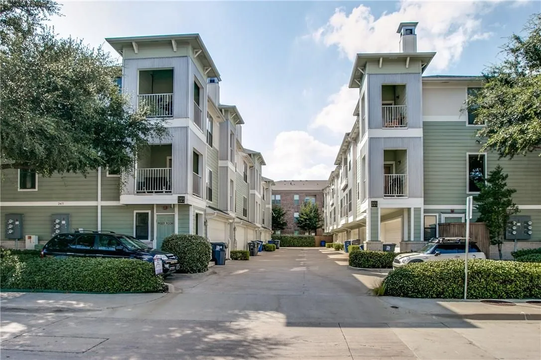 Townhouse For Rent in Dallas County , 2415 Stutz Drive D, Dallas, Texas 75235, 2 Bedroom, 3 Bathroom, 2 Garage spaces, 1,556 Sqft, built in 2005, mls#21356846, Real Estate Agent in Dallas, Homes For Rent in Dallas county, Homes For Rent in Dallas, Realtor in Dallas Texas, Real Estate Brokerage Independent Realty Texas, Luminita Cordes Realtor