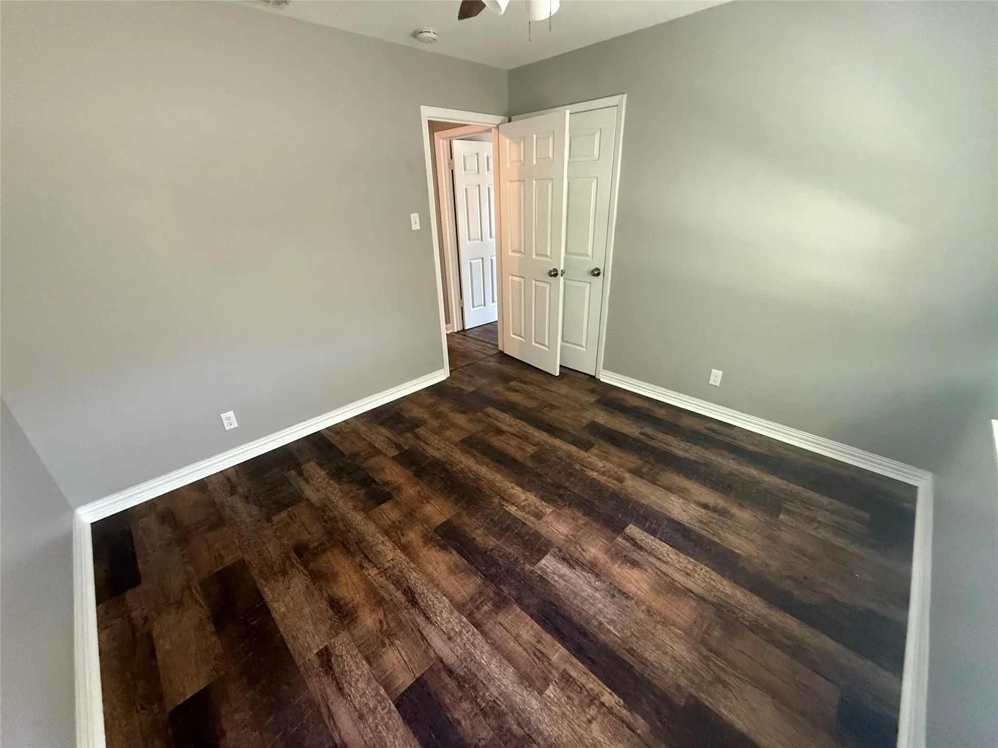 Single Family Residence For Sale in Mc Lennan County , 300 S Joyce Street, Lacy Lakeview, Texas 76705, 3 Bedroom, 2 Bathroom, 2 Garage spaces, 1,185 Sqft, built in 1962, mls#21355479, Real Estate Agent in Lacy Lakeview, Homes For Sale in Mc Lennan county, Homes For Sale in Lacy Lakeview, Realtor in Lacy Lakeview Texas, Real Estate Brokerage Independent Realty Texas, Luminita Cordes Realtor