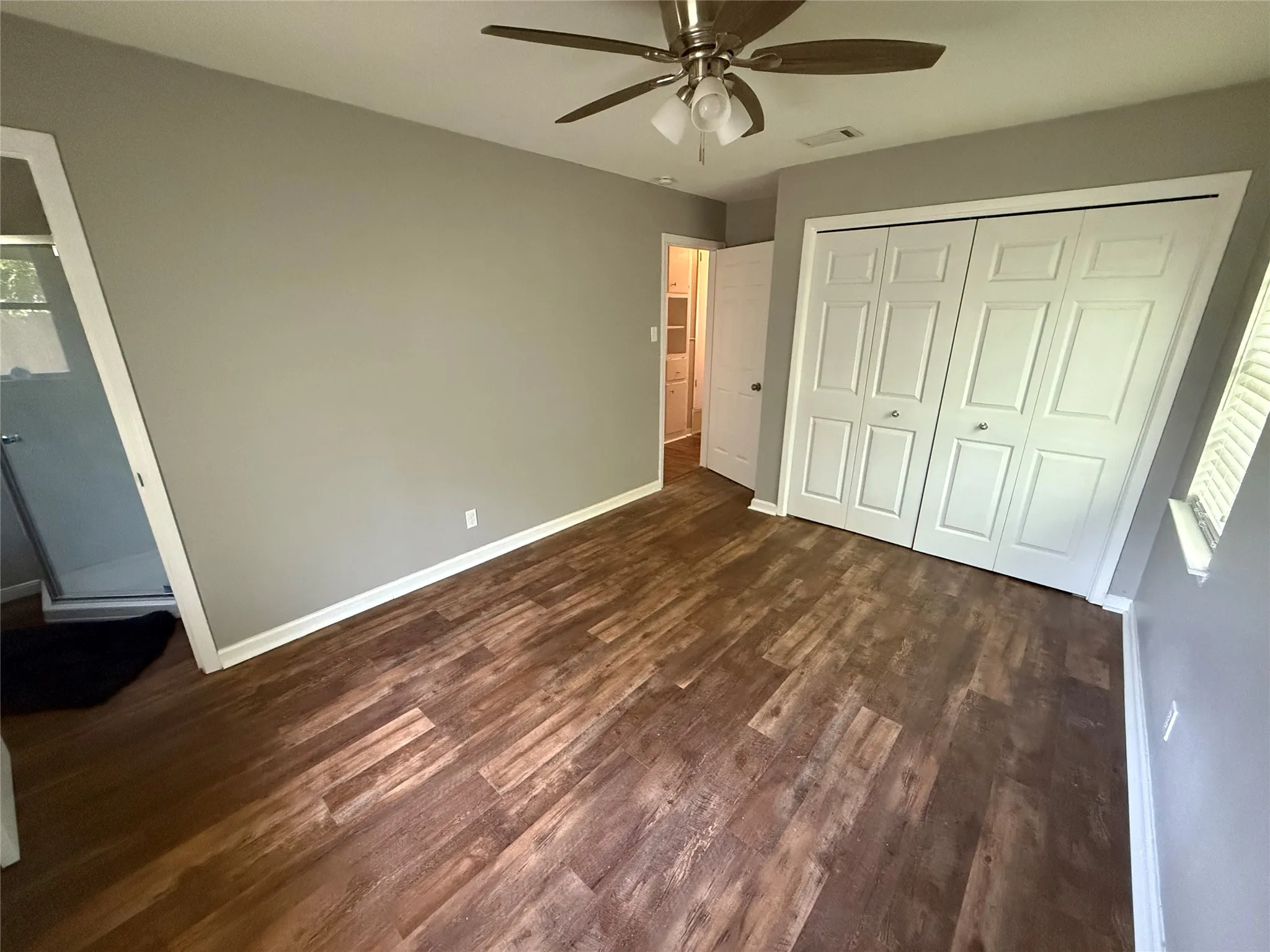 Single Family Residence For Sale in Mc Lennan County , 300 S Joyce Street, Lacy Lakeview, Texas 76705, 3 Bedroom, 2 Bathroom, 2 Garage spaces, 1,185 Sqft, built in 1962, mls#21355479, Real Estate Agent in Lacy Lakeview, Homes For Sale in Mc Lennan county, Homes For Sale in Lacy Lakeview, Realtor in Lacy Lakeview Texas, Real Estate Brokerage Independent Realty Texas, Luminita Cordes Realtor