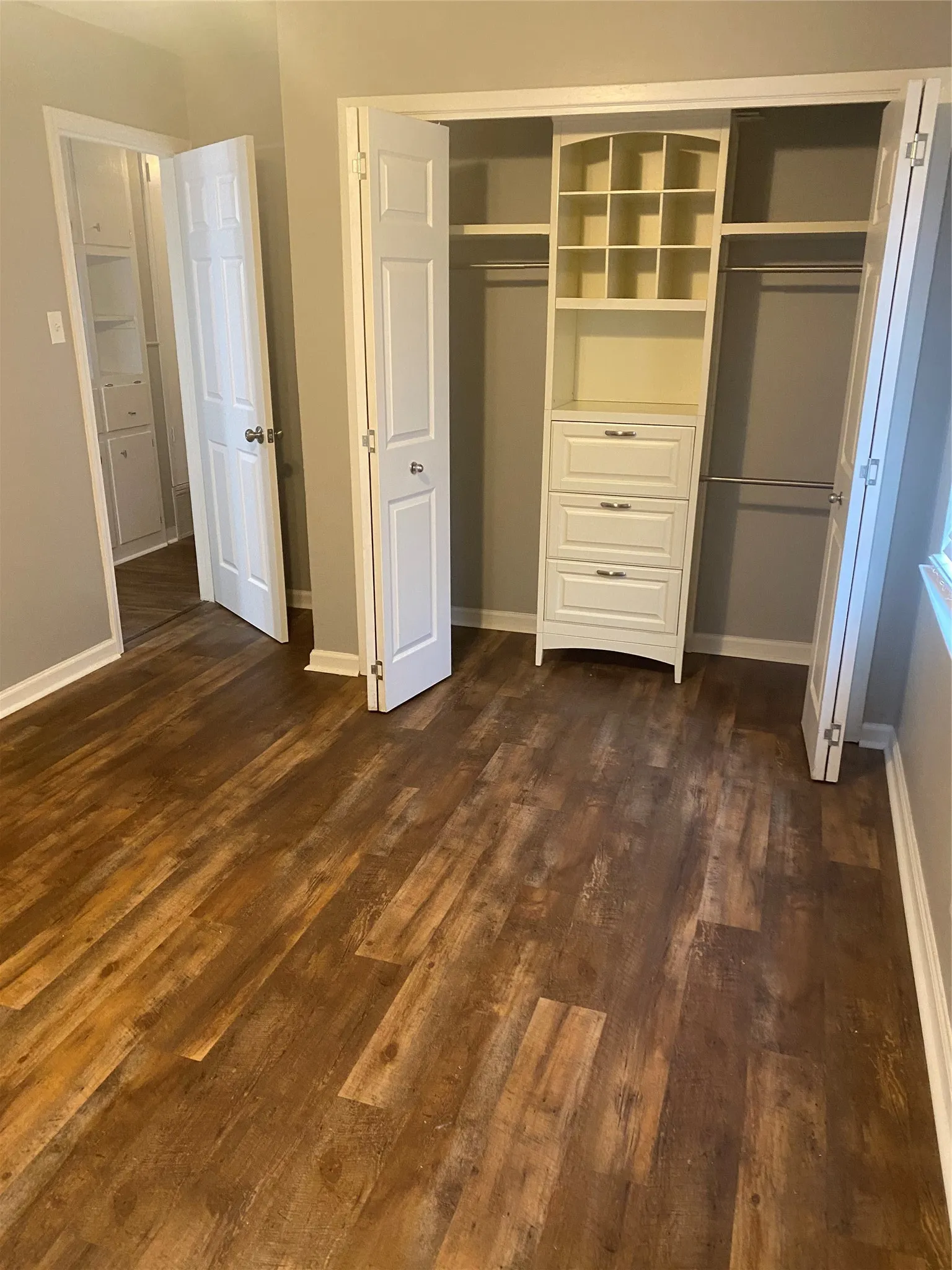 Single Family Residence For Sale in Mc Lennan County , 300 S Joyce Street, Lacy Lakeview, Texas 76705, 3 Bedroom, 2 Bathroom, 2 Garage spaces, 1,185 Sqft, built in 1962, mls#21355479, Real Estate Agent in Lacy Lakeview, Homes For Sale in Mc Lennan county, Homes For Sale in Lacy Lakeview, Realtor in Lacy Lakeview Texas, Real Estate Brokerage Independent Realty Texas, Luminita Cordes Realtor