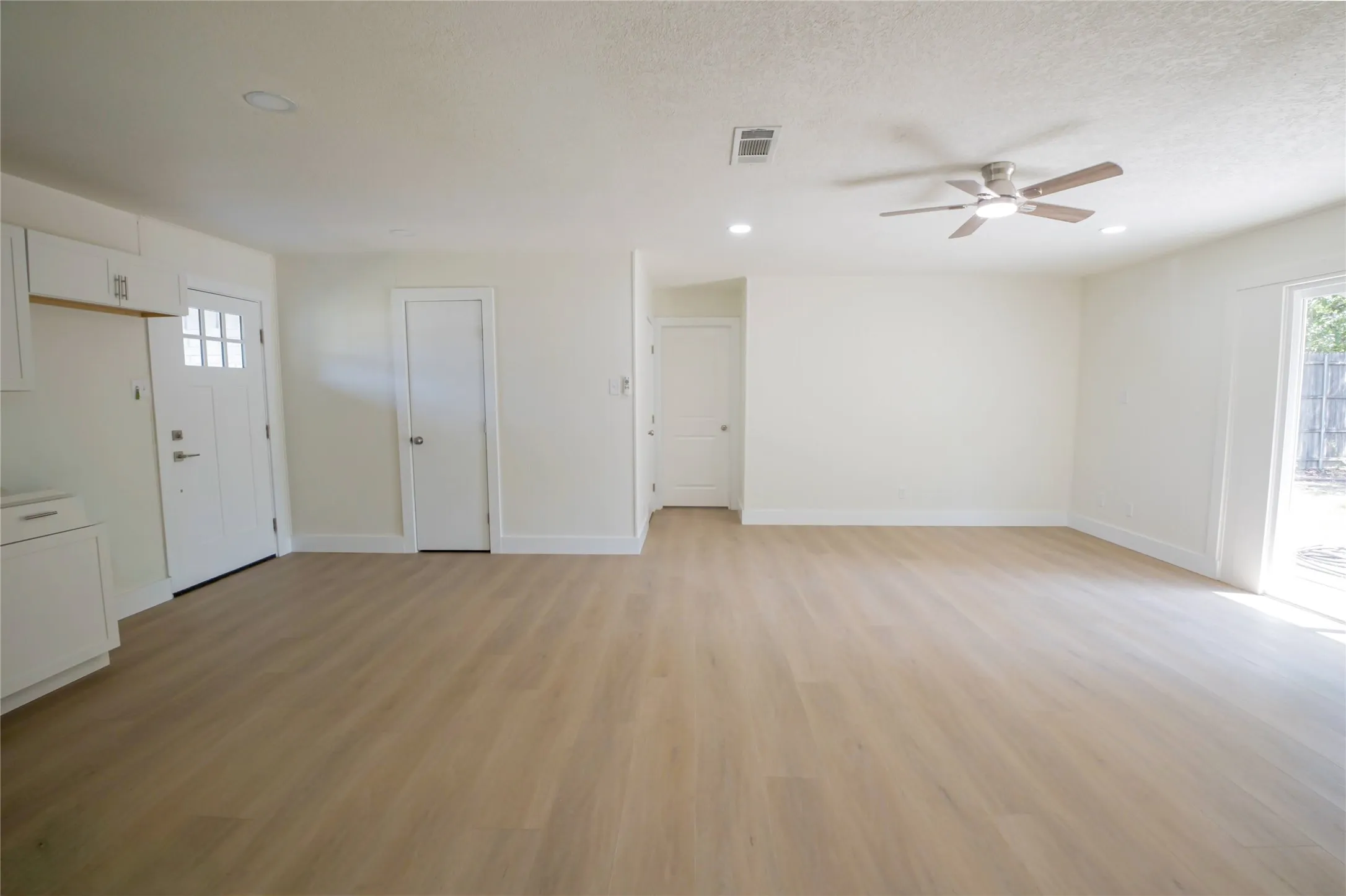 Single Family Residence For Sale in Tarrant County , 224 Southway Drive, Everman, Texas 76140, 3 Bedroom, 2 Bathroom, 2 Garage spaces, 1,300 Sqft, built in 1967, mls#21357774, Real Estate Agent in Everman, Homes For Sale in Tarrant county, Homes For Sale in Everman, Realtor in Everman Texas, Real Estate Brokerage Independent Realty Texas, Luminita Cordes Realtor