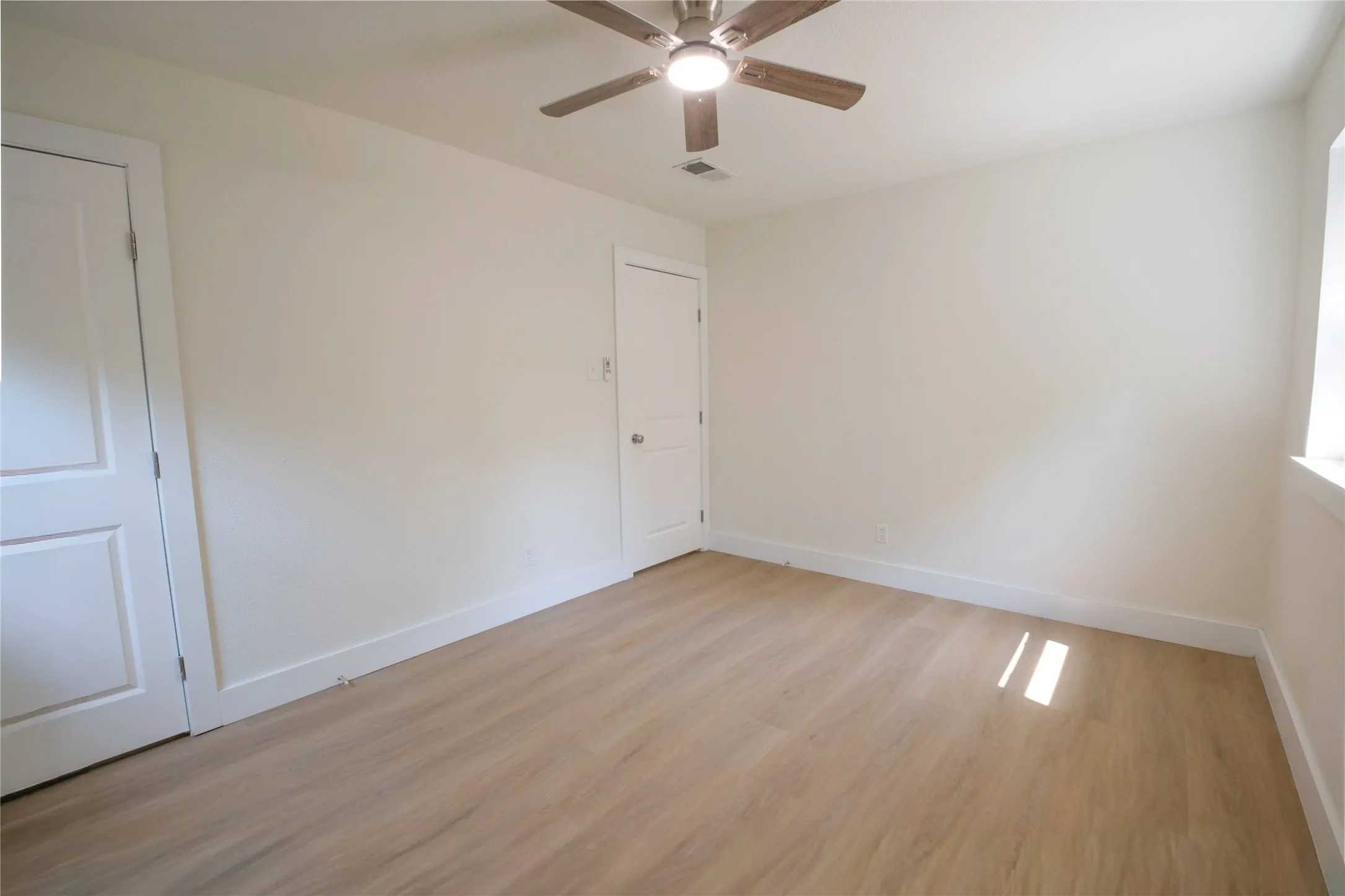 Single Family Residence For Sale in Tarrant County , 224 Southway Drive, Everman, Texas 76140, 3 Bedroom, 2 Bathroom, 2 Garage spaces, 1,300 Sqft, built in 1967, mls#21357774, Real Estate Agent in Everman, Homes For Sale in Tarrant county, Homes For Sale in Everman, Realtor in Everman Texas, Real Estate Brokerage Independent Realty Texas, Luminita Cordes Realtor