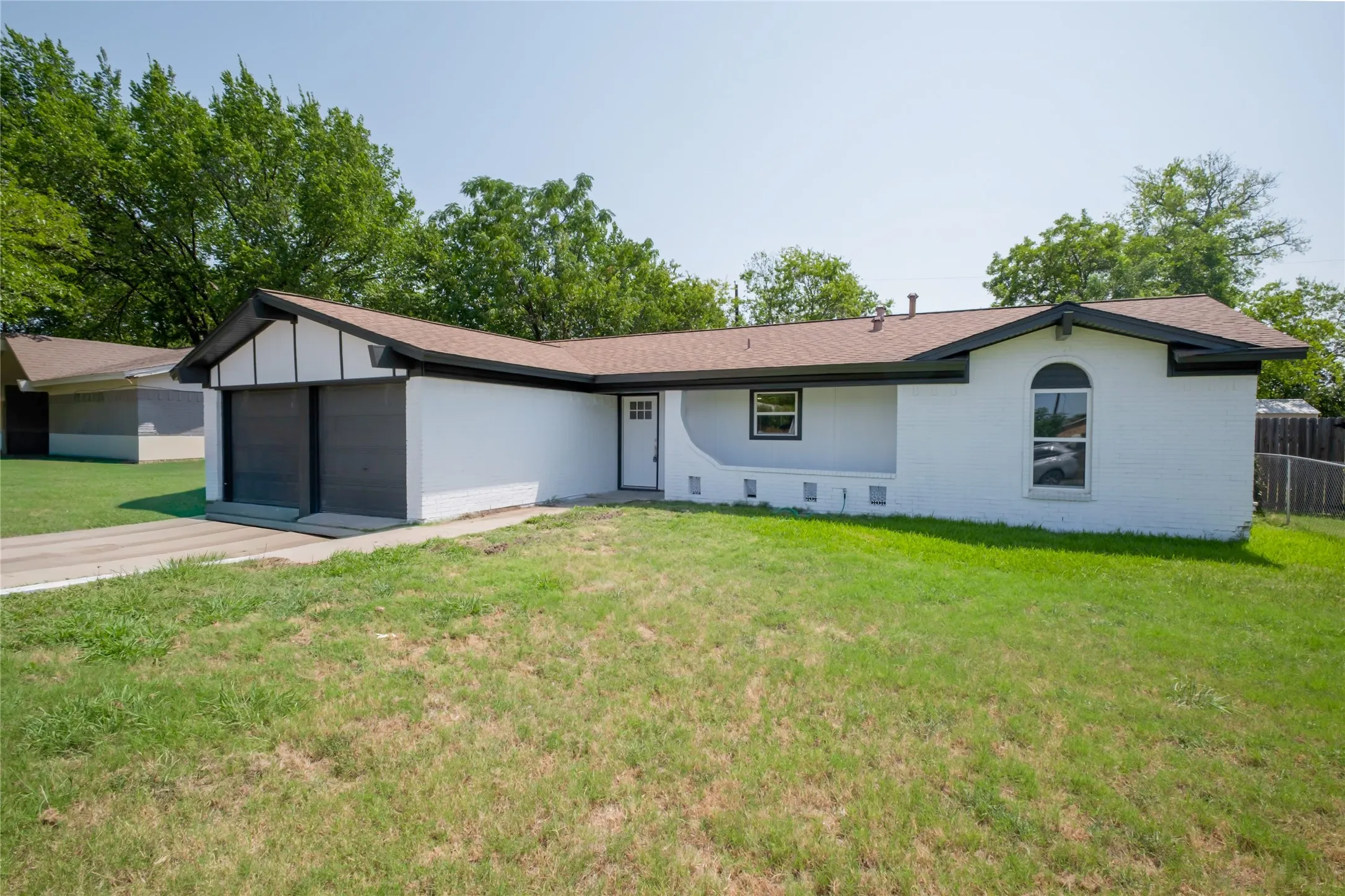 Single Family Residence For Sale in Tarrant County , 224 Southway Drive, Everman, Texas 76140, 3 Bedroom, 2 Bathroom, 2 Garage spaces, 1,300 Sqft, built in 1967, mls#21357774, Real Estate Agent in Everman, Homes For Sale in Tarrant county, Homes For Sale in Everman, Realtor in Everman Texas, Real Estate Brokerage Independent Realty Texas, Luminita Cordes Realtor