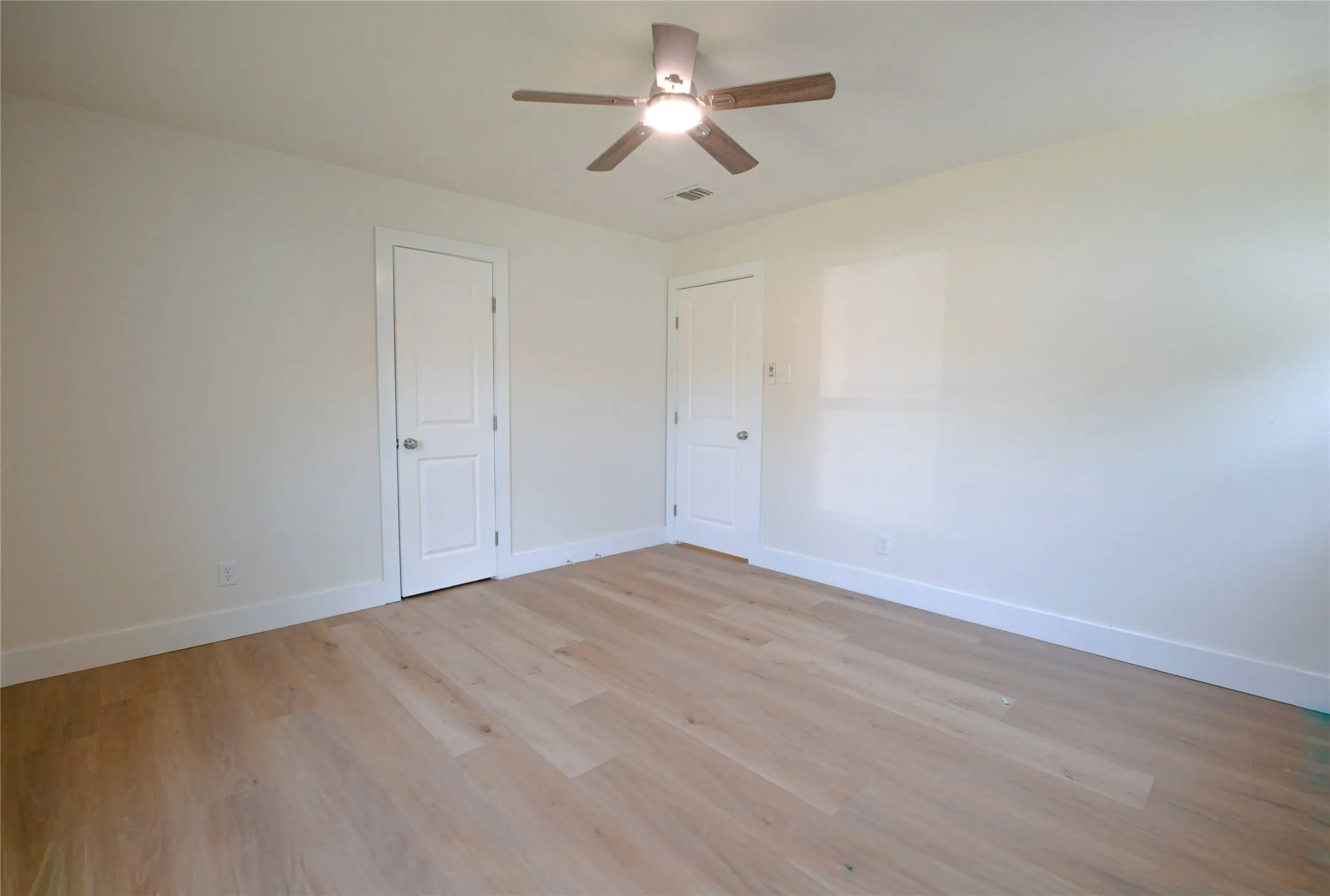 Single Family Residence For Sale in Tarrant County , 224 Southway Drive, Everman, Texas 76140, 3 Bedroom, 2 Bathroom, 2 Garage spaces, 1,300 Sqft, built in 1967, mls#21357774, Real Estate Agent in Everman, Homes For Sale in Tarrant county, Homes For Sale in Everman, Realtor in Everman Texas, Real Estate Brokerage Independent Realty Texas, Luminita Cordes Realtor
