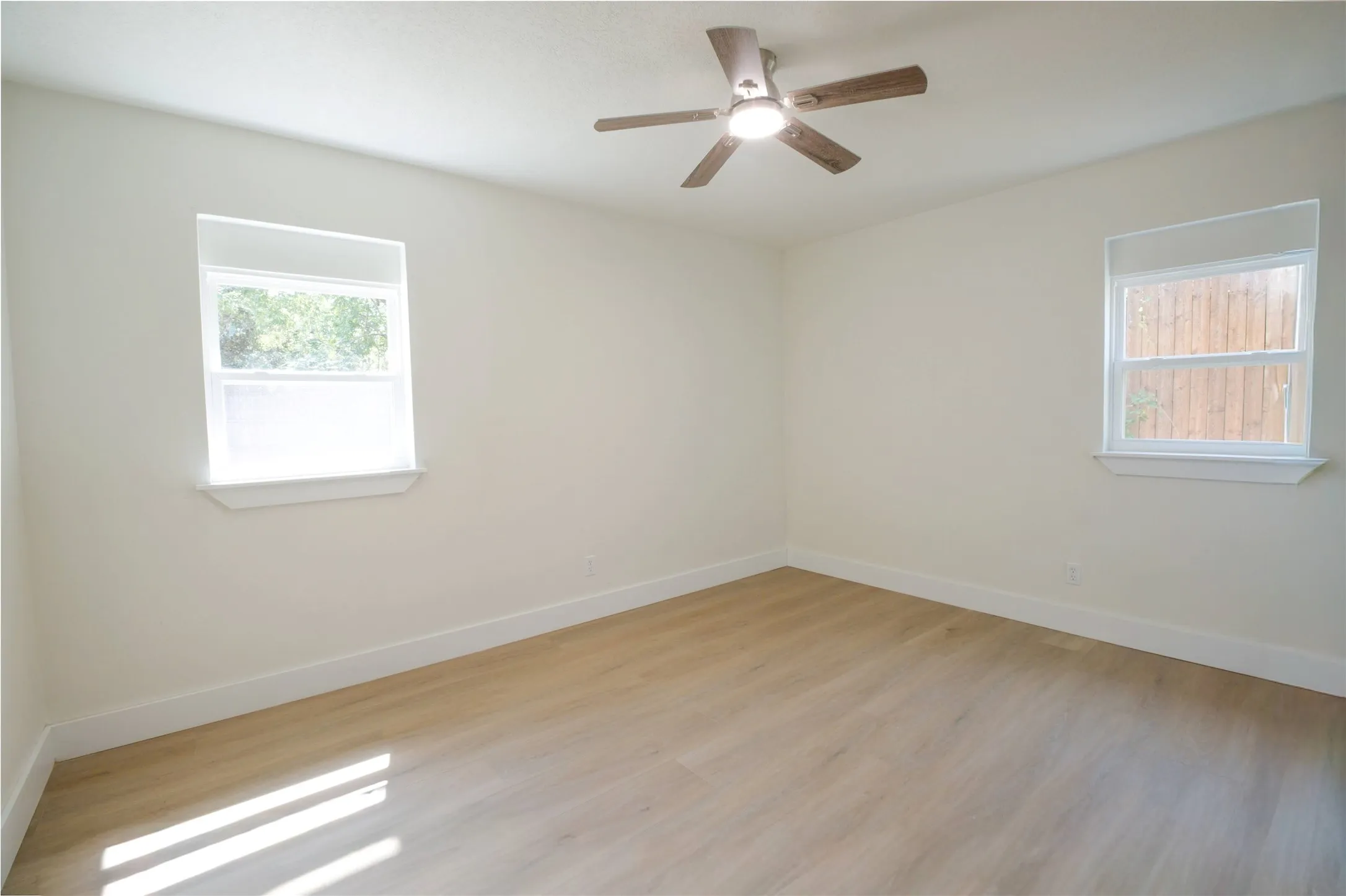 Single Family Residence For Sale in Tarrant County , 224 Southway Drive, Everman, Texas 76140, 3 Bedroom, 2 Bathroom, 2 Garage spaces, 1,300 Sqft, built in 1967, mls#21357774, Real Estate Agent in Everman, Homes For Sale in Tarrant county, Homes For Sale in Everman, Realtor in Everman Texas, Real Estate Brokerage Independent Realty Texas, Luminita Cordes Realtor