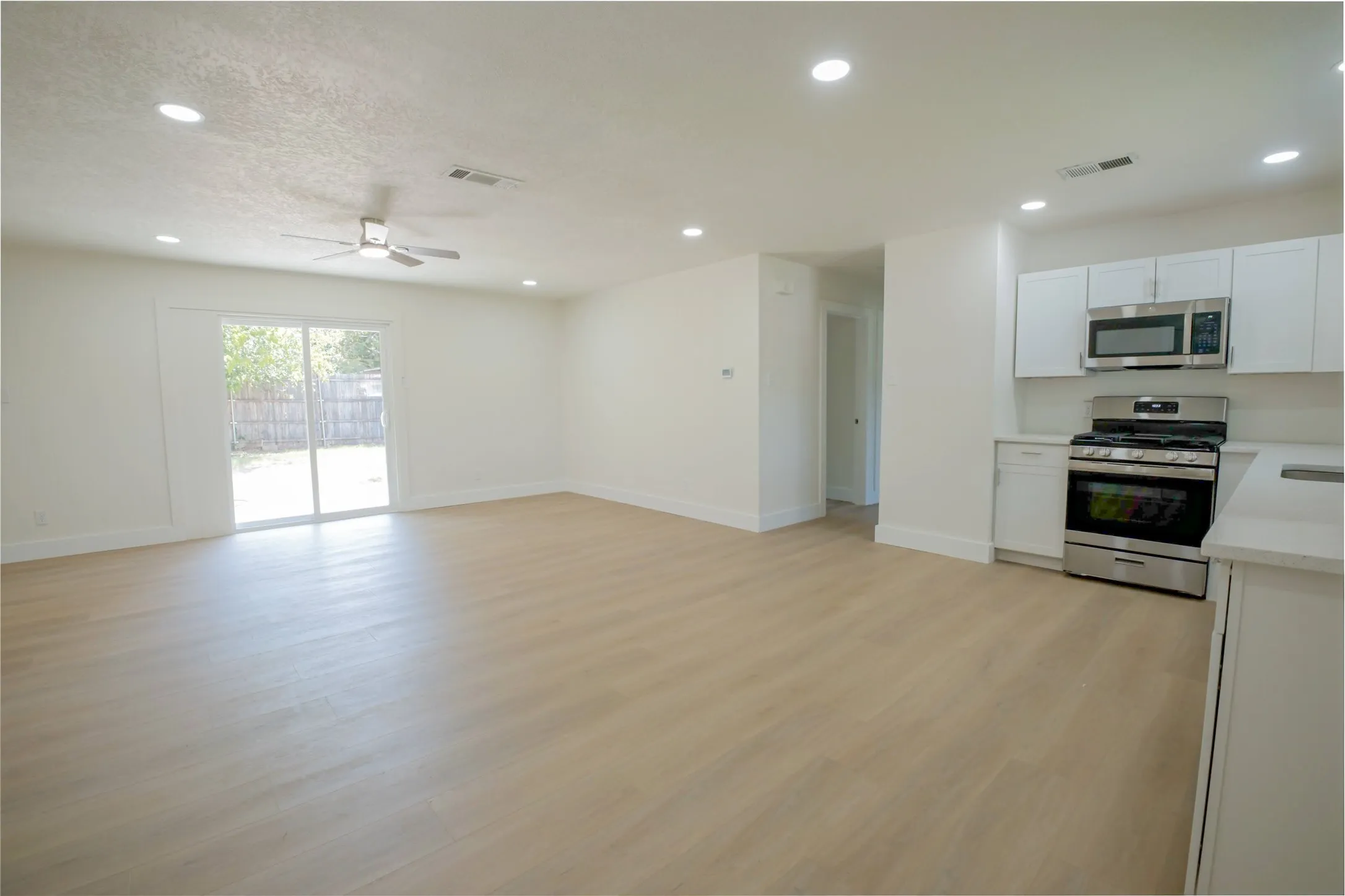Single Family Residence For Sale in Tarrant County , 224 Southway Drive, Everman, Texas 76140, 3 Bedroom, 2 Bathroom, 2 Garage spaces, 1,300 Sqft, built in 1967, mls#21357774, Real Estate Agent in Everman, Homes For Sale in Tarrant county, Homes For Sale in Everman, Realtor in Everman Texas, Real Estate Brokerage Independent Realty Texas, Luminita Cordes Realtor