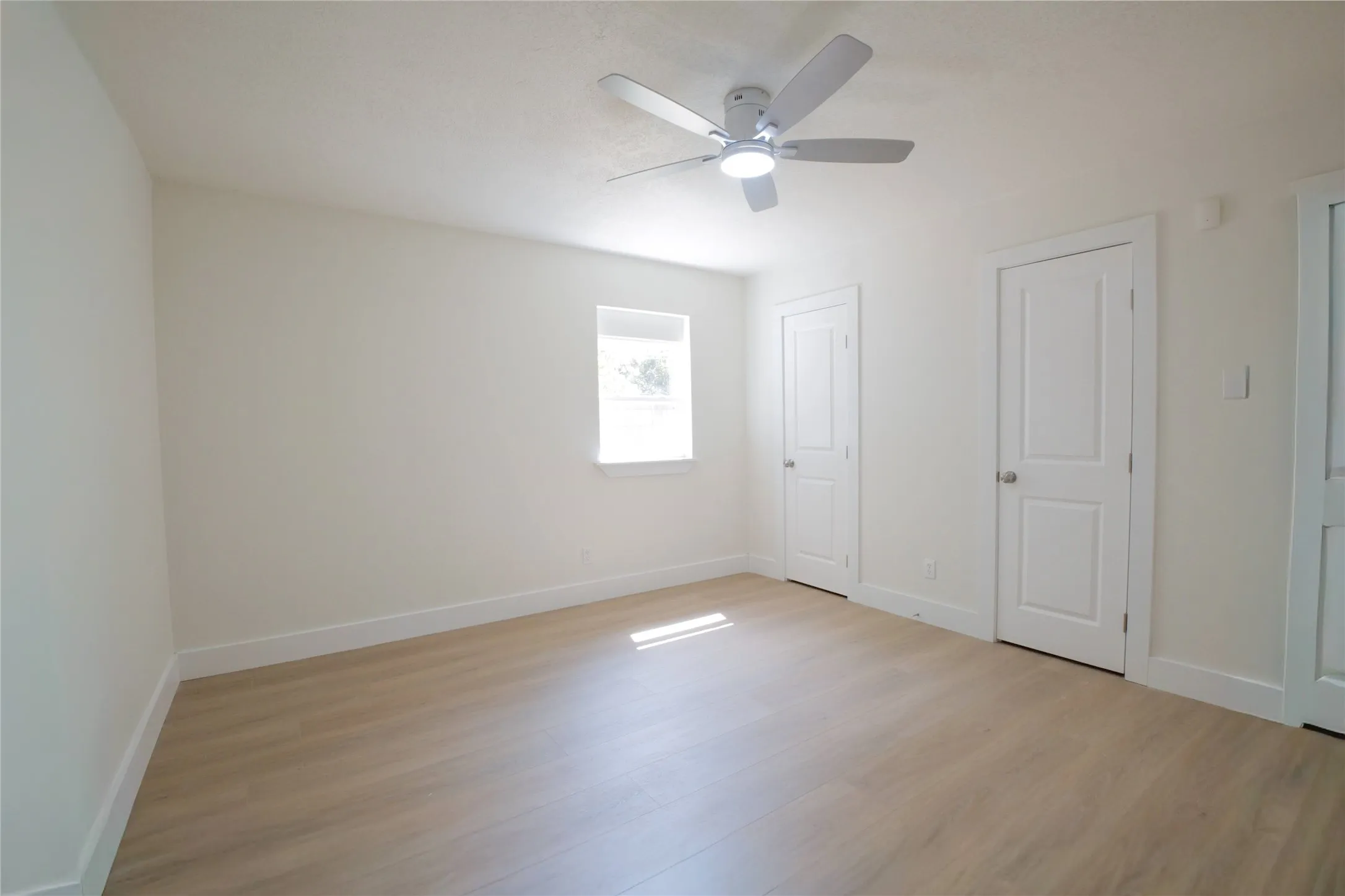 Single Family Residence For Sale in Tarrant County , 224 Southway Drive, Everman, Texas 76140, 3 Bedroom, 2 Bathroom, 2 Garage spaces, 1,300 Sqft, built in 1967, mls#21357774, Real Estate Agent in Everman, Homes For Sale in Tarrant county, Homes For Sale in Everman, Realtor in Everman Texas, Real Estate Brokerage Independent Realty Texas, Luminita Cordes Realtor