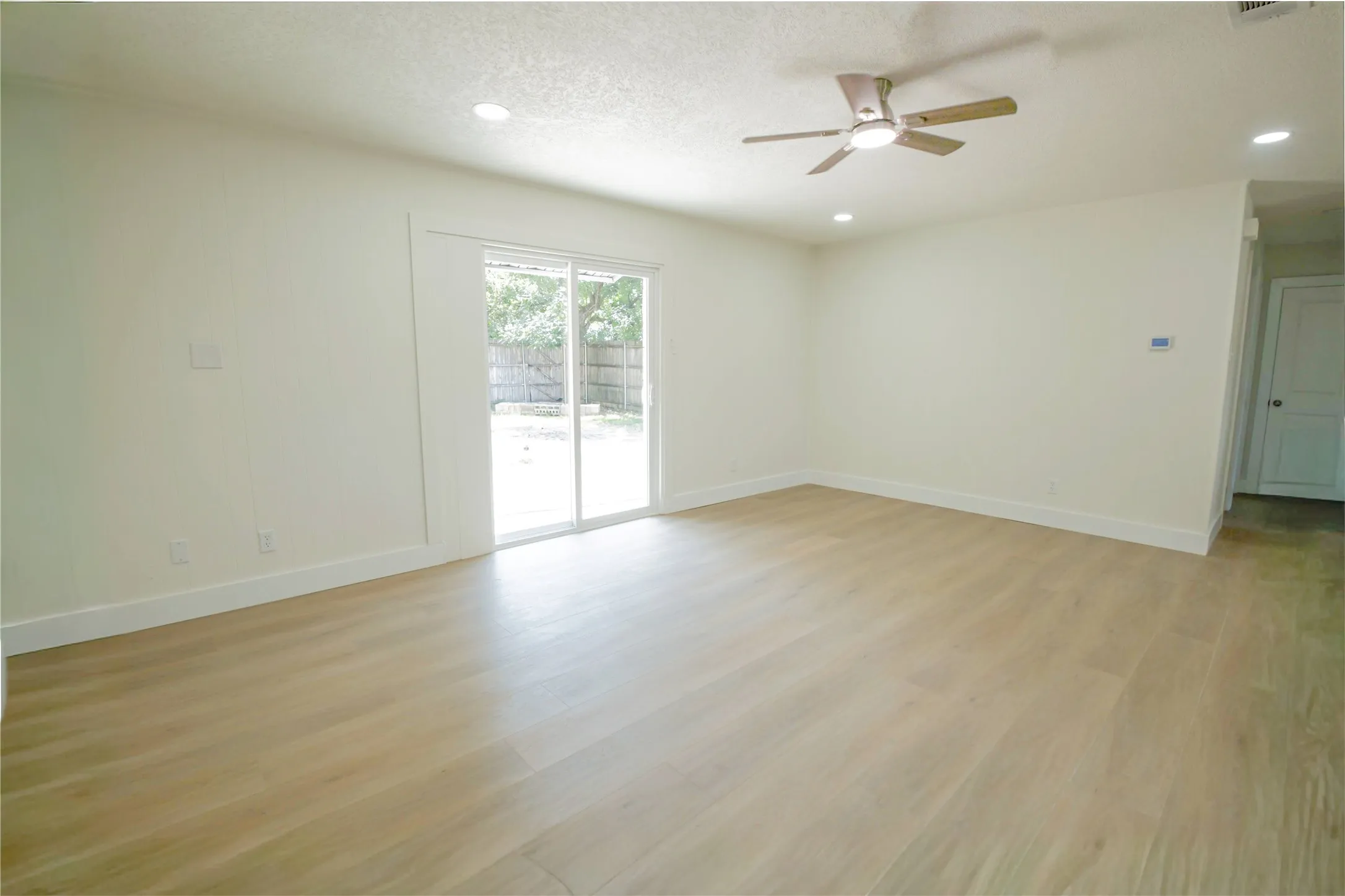 Single Family Residence For Sale in Tarrant County , 224 Southway Drive, Everman, Texas 76140, 3 Bedroom, 2 Bathroom, 2 Garage spaces, 1,300 Sqft, built in 1967, mls#21357774, Real Estate Agent in Everman, Homes For Sale in Tarrant county, Homes For Sale in Everman, Realtor in Everman Texas, Real Estate Brokerage Independent Realty Texas, Luminita Cordes Realtor