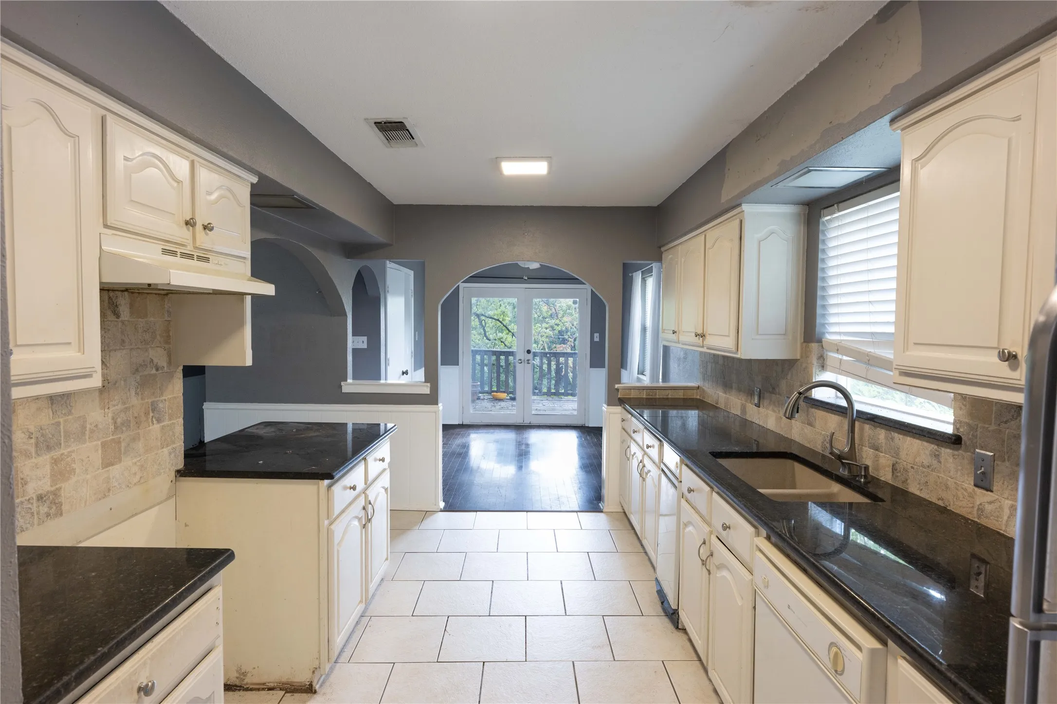 Single Family Residence For Sale in Denton County , 112 Oaktree Drive, Highland Village, Texas 75077, 2 Bedroom, 2 Bathroom, 2 Garage spaces, 1,494 Sqft, built in 1979, mls#21357318, Real Estate Agent in Highland Village, Homes For Sale in Denton county, Homes For Sale in Highland Village, Realtor in Highland Village Texas, Real Estate Brokerage Independent Realty Texas, Luminita Cordes Realtor