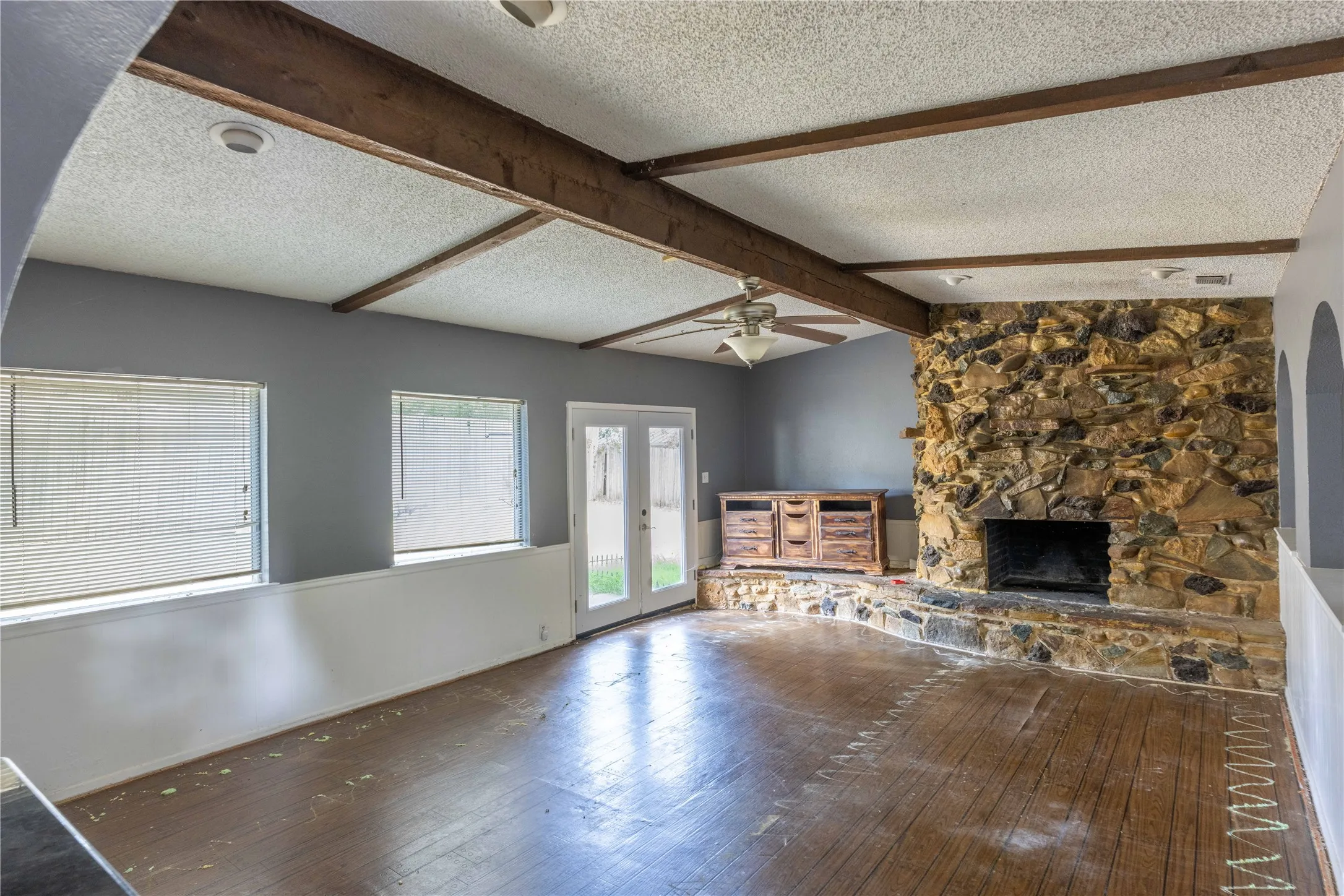 Single Family Residence For Sale in Denton County , 112 Oaktree Drive, Highland Village, Texas 75077, 2 Bedroom, 2 Bathroom, 2 Garage spaces, 1,494 Sqft, built in 1979, mls#21357318, Real Estate Agent in Highland Village, Homes For Sale in Denton county, Homes For Sale in Highland Village, Realtor in Highland Village Texas, Real Estate Brokerage Independent Realty Texas, Luminita Cordes Realtor