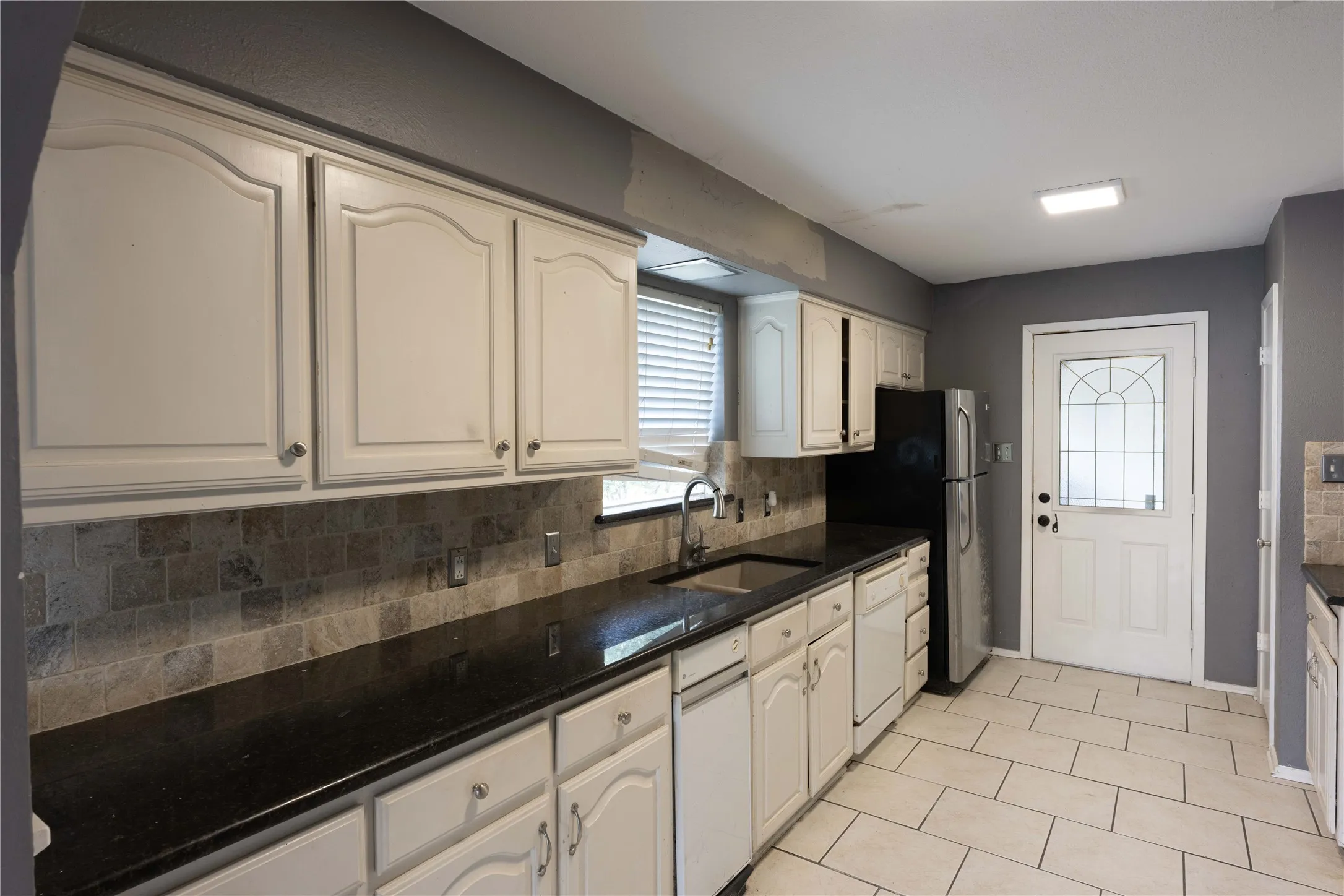 Single Family Residence For Sale in Denton County , 112 Oaktree Drive, Highland Village, Texas 75077, 2 Bedroom, 2 Bathroom, 2 Garage spaces, 1,494 Sqft, built in 1979, mls#21357318, Real Estate Agent in Highland Village, Homes For Sale in Denton county, Homes For Sale in Highland Village, Realtor in Highland Village Texas, Real Estate Brokerage Independent Realty Texas, Luminita Cordes Realtor