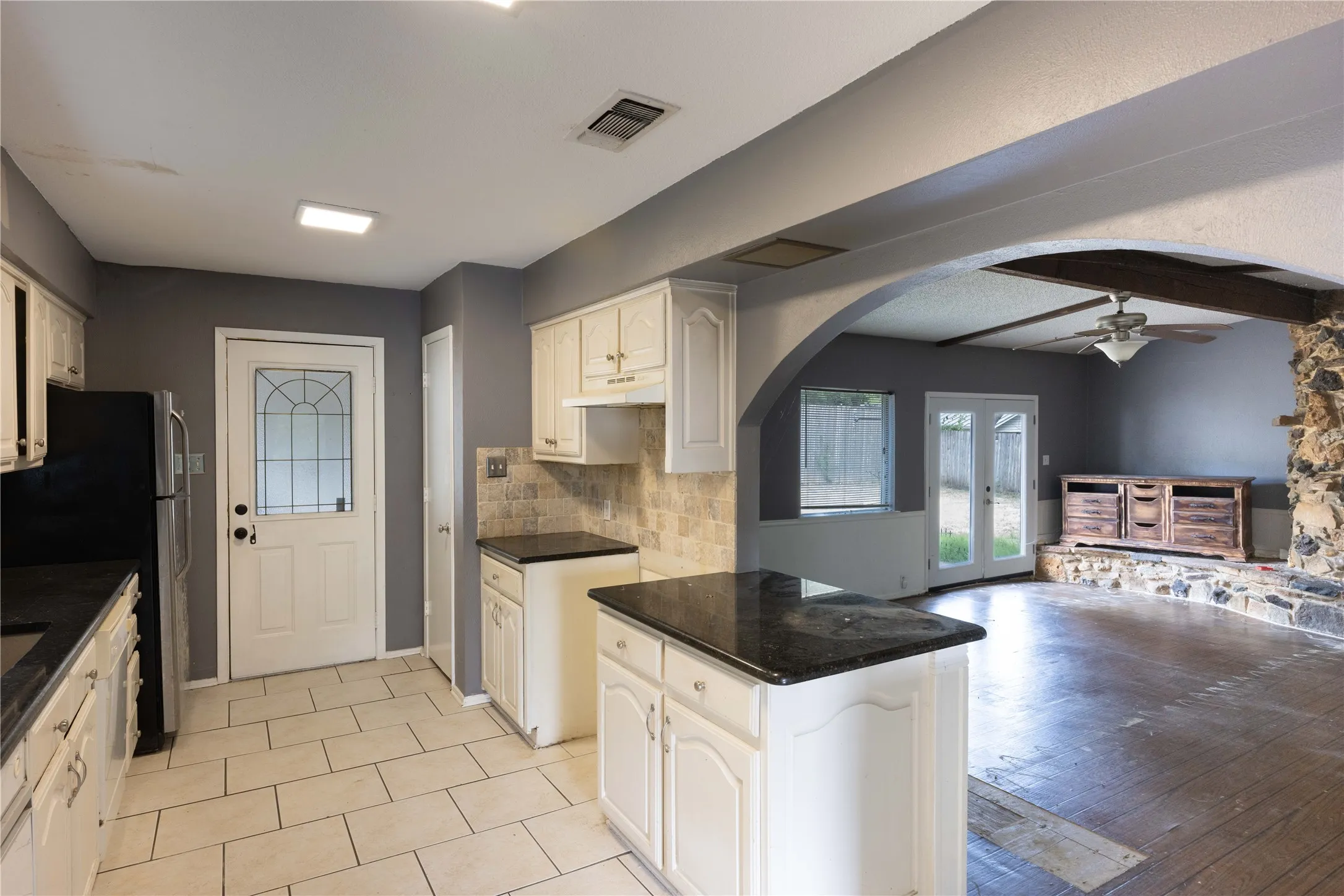Single Family Residence For Sale in Denton County , 112 Oaktree Drive, Highland Village, Texas 75077, 2 Bedroom, 2 Bathroom, 2 Garage spaces, 1,494 Sqft, built in 1979, mls#21357318, Real Estate Agent in Highland Village, Homes For Sale in Denton county, Homes For Sale in Highland Village, Realtor in Highland Village Texas, Real Estate Brokerage Independent Realty Texas, Luminita Cordes Realtor