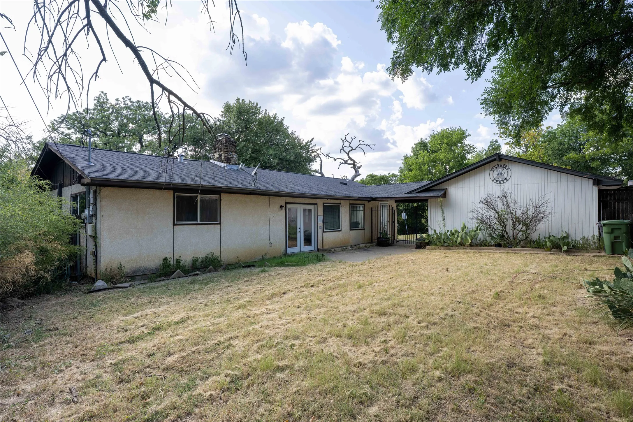 Single Family Residence For Sale in Denton County , 112 Oaktree Drive, Highland Village, Texas 75077, 2 Bedroom, 2 Bathroom, 2 Garage spaces, 1,494 Sqft, built in 1979, mls#21357318, Real Estate Agent in Highland Village, Homes For Sale in Denton county, Homes For Sale in Highland Village, Realtor in Highland Village Texas, Real Estate Brokerage Independent Realty Texas, Luminita Cordes Realtor