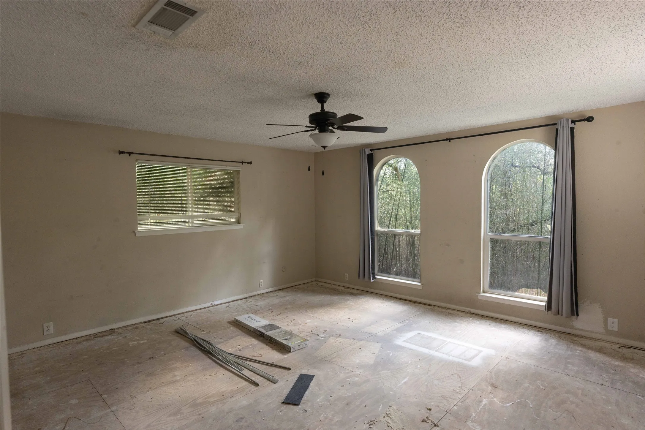 Single Family Residence For Sale in Denton County , 112 Oaktree Drive, Highland Village, Texas 75077, 2 Bedroom, 2 Bathroom, 2 Garage spaces, 1,494 Sqft, built in 1979, mls#21357318, Real Estate Agent in Highland Village, Homes For Sale in Denton county, Homes For Sale in Highland Village, Realtor in Highland Village Texas, Real Estate Brokerage Independent Realty Texas, Luminita Cordes Realtor