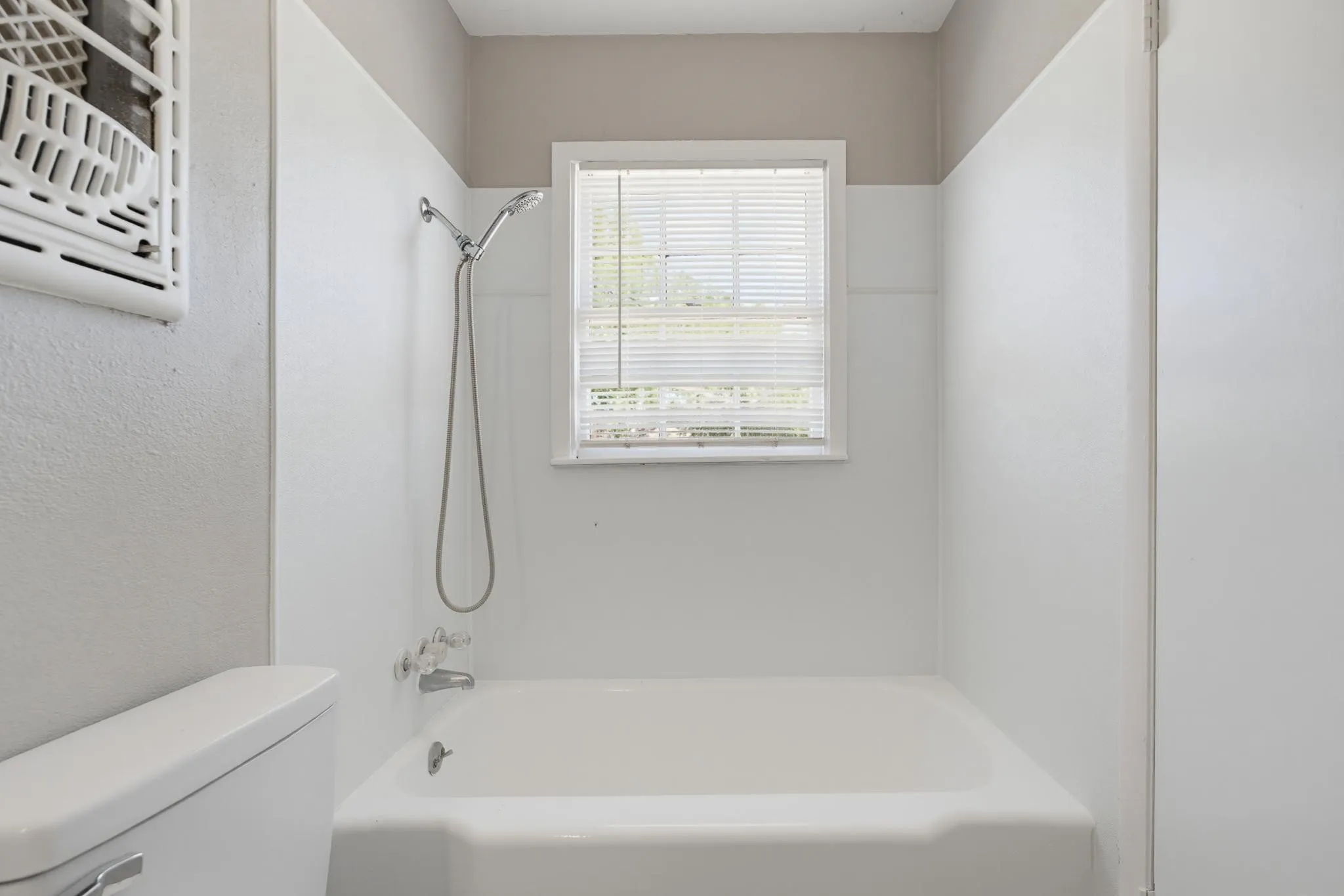 Single Family Residence For Sale in Taylor County , 3258 Melinda Lane, Abilene, Texas 79603, 4 Bedroom, 1 Bathroom, Garage spaces, 1,162 Sqft, built in 1958, mls#21357641, Real Estate Agent in Abilene, Homes For Sale in Taylor county, Homes For Sale in Abilene, Realtor in Abilene Texas, Real Estate Brokerage Independent Realty Texas, Luminita Cordes Realtor
