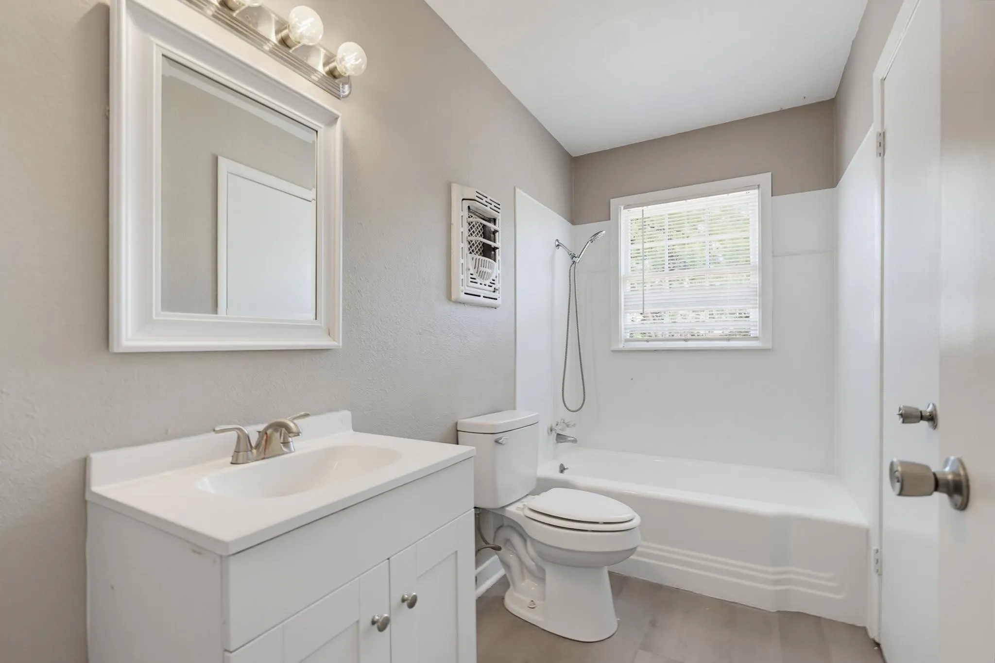 Single Family Residence For Sale in Taylor County , 3258 Melinda Lane, Abilene, Texas 79603, 4 Bedroom, 1 Bathroom, Garage spaces, 1,162 Sqft, built in 1958, mls#21357641, Real Estate Agent in Abilene, Homes For Sale in Taylor county, Homes For Sale in Abilene, Realtor in Abilene Texas, Real Estate Brokerage Independent Realty Texas, Luminita Cordes Realtor