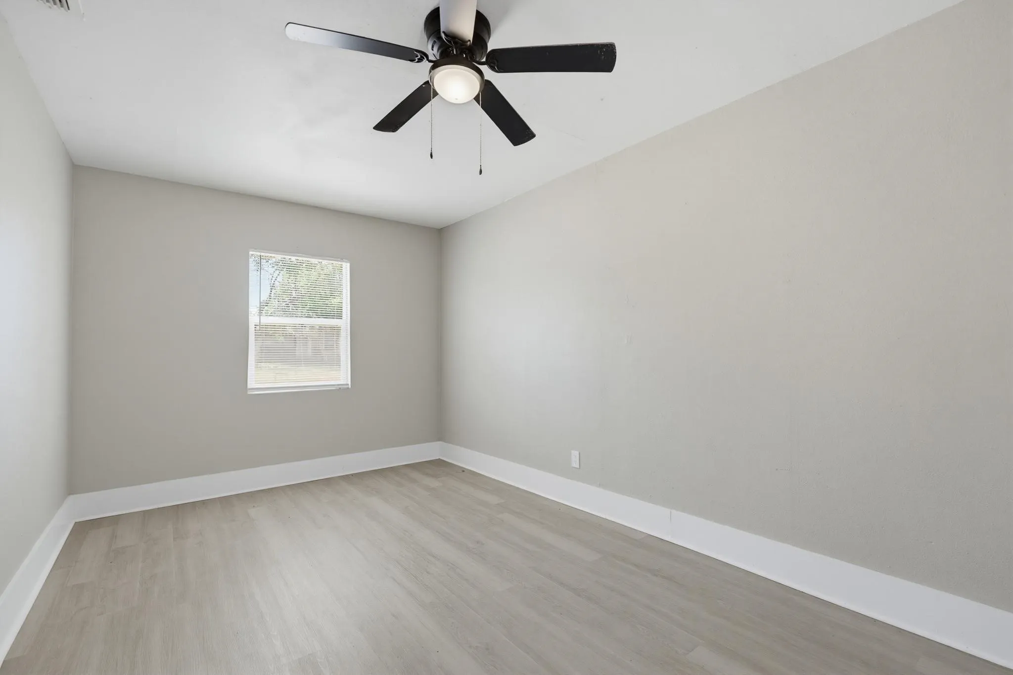 Single Family Residence For Sale in Taylor County , 3258 Melinda Lane, Abilene, Texas 79603, 4 Bedroom, 1 Bathroom, Garage spaces, 1,162 Sqft, built in 1958, mls#21357641, Real Estate Agent in Abilene, Homes For Sale in Taylor county, Homes For Sale in Abilene, Realtor in Abilene Texas, Real Estate Brokerage Independent Realty Texas, Luminita Cordes Realtor