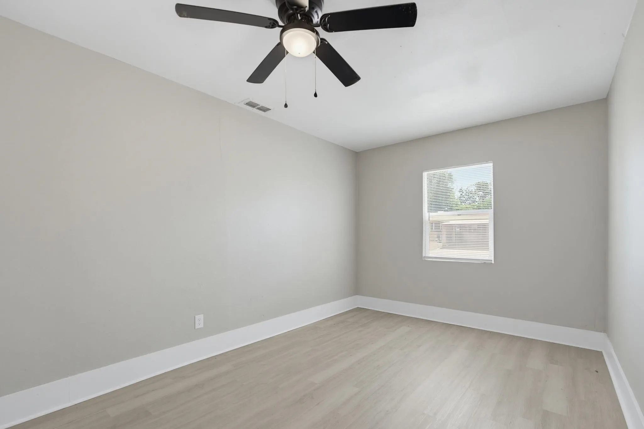 Single Family Residence For Sale in Taylor County , 3258 Melinda Lane, Abilene, Texas 79603, 4 Bedroom, 1 Bathroom, Garage spaces, 1,162 Sqft, built in 1958, mls#21357641, Real Estate Agent in Abilene, Homes For Sale in Taylor county, Homes For Sale in Abilene, Realtor in Abilene Texas, Real Estate Brokerage Independent Realty Texas, Luminita Cordes Realtor