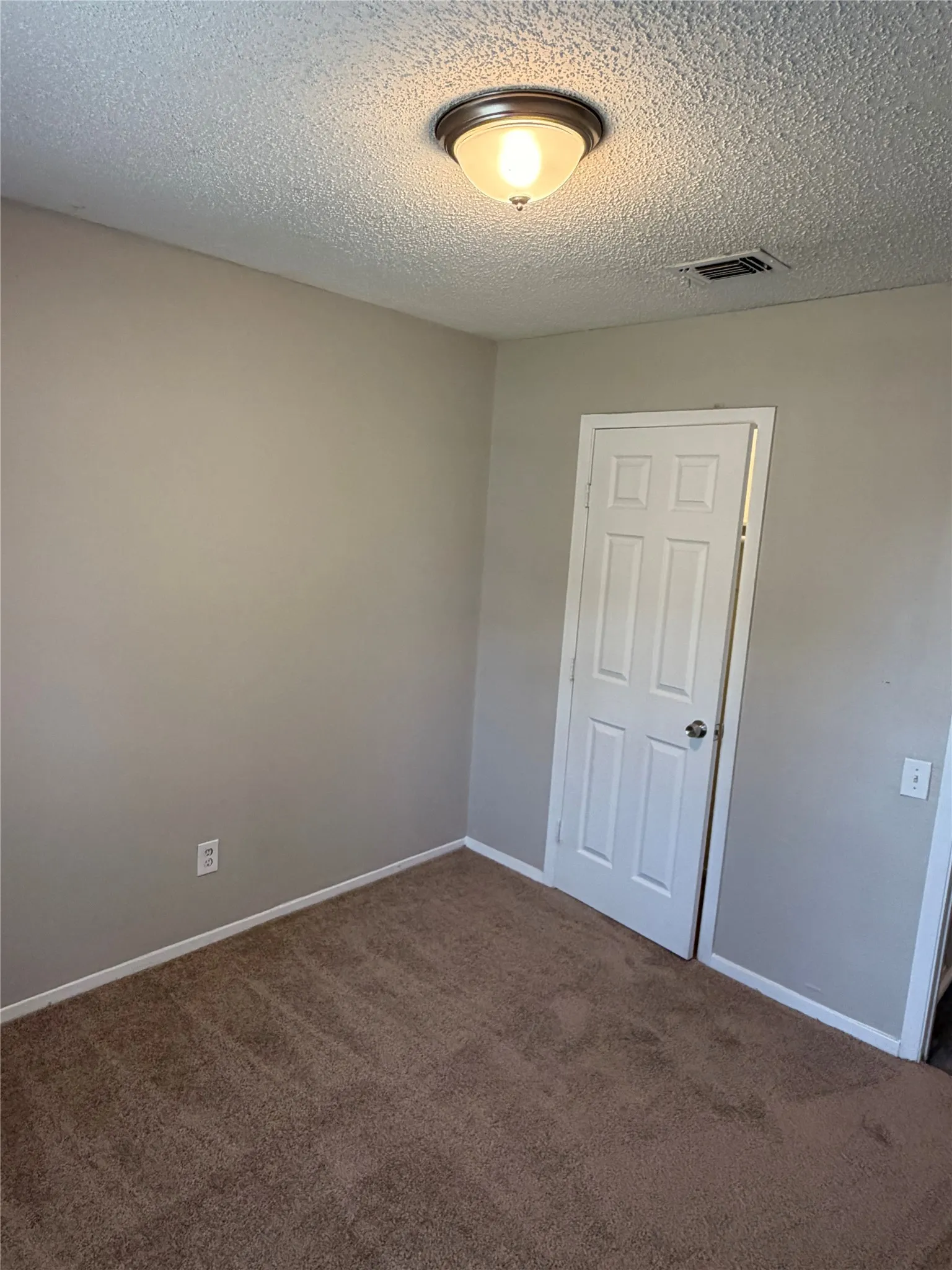 Single Family Residence For Rent in Tarrant County , 1803 Wickersham Drive, Arlington, Texas 76014, 3 Bedroom, 2 Bathroom, 2 Garage spaces, 1,384 Sqft, built in 1977, mls#21358035, Real Estate Agent in Arlington, Homes For Rent in Tarrant county, Homes For Rent in Arlington, Realtor in Arlington Texas, Real Estate Brokerage Independent Realty Texas, Luminita Cordes Realtor