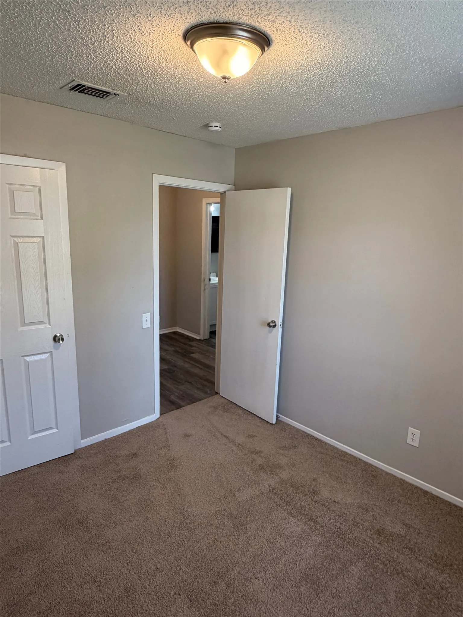 Single Family Residence For Rent in Tarrant County , 1803 Wickersham Drive, Arlington, Texas 76014, 3 Bedroom, 2 Bathroom, 2 Garage spaces, 1,384 Sqft, built in 1977, mls#21358035, Real Estate Agent in Arlington, Homes For Rent in Tarrant county, Homes For Rent in Arlington, Realtor in Arlington Texas, Real Estate Brokerage Independent Realty Texas, Luminita Cordes Realtor