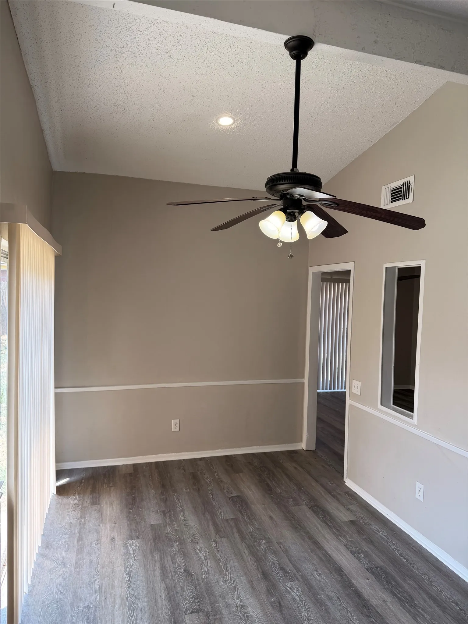 Single Family Residence For Rent in Tarrant County , 1803 Wickersham Drive, Arlington, Texas 76014, 3 Bedroom, 2 Bathroom, 2 Garage spaces, 1,384 Sqft, built in 1977, mls#21358035, Real Estate Agent in Arlington, Homes For Rent in Tarrant county, Homes For Rent in Arlington, Realtor in Arlington Texas, Real Estate Brokerage Independent Realty Texas, Luminita Cordes Realtor