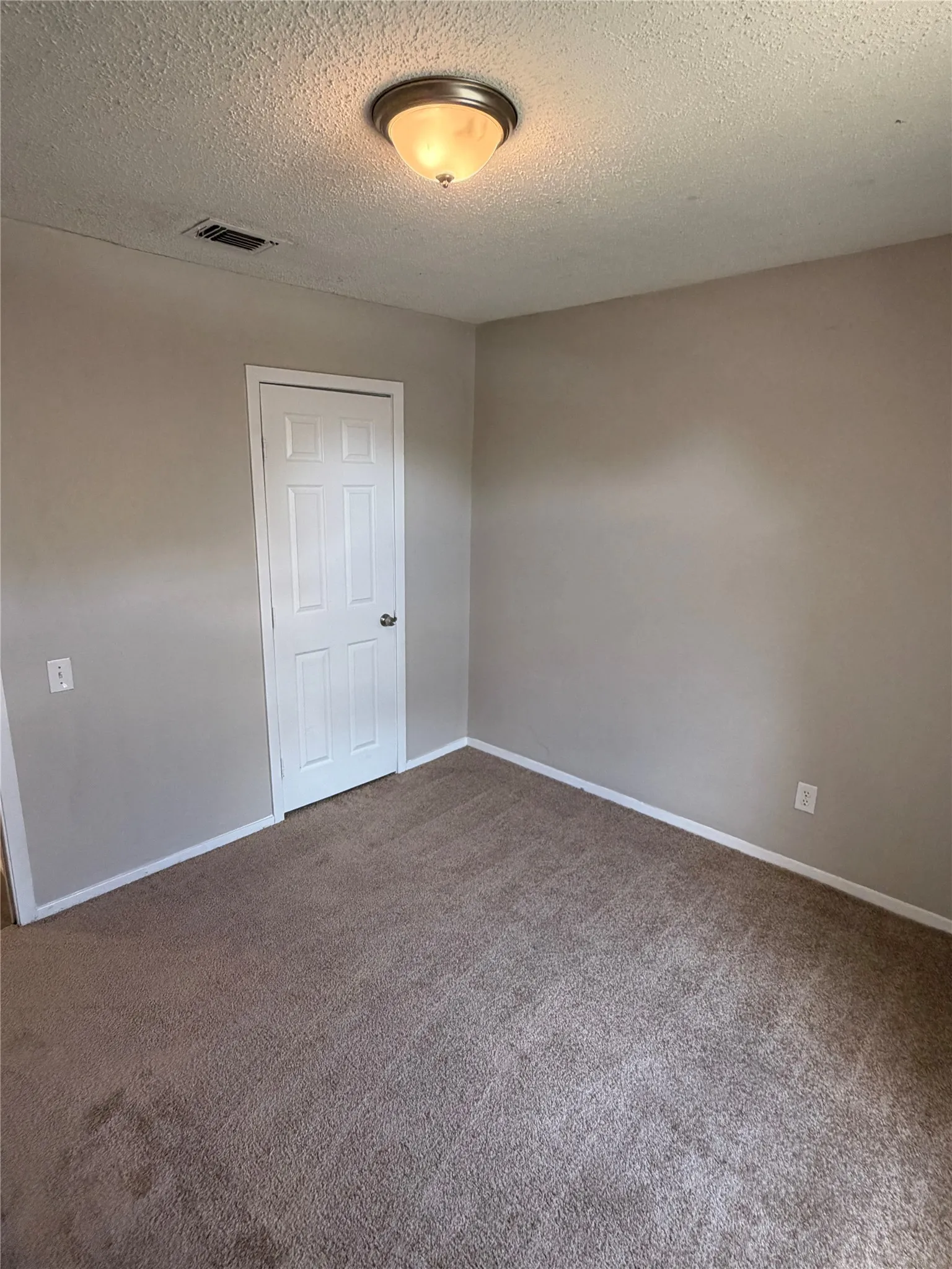 Single Family Residence For Rent in Tarrant County , 1803 Wickersham Drive, Arlington, Texas 76014, 3 Bedroom, 2 Bathroom, 2 Garage spaces, 1,384 Sqft, built in 1977, mls#21358035, Real Estate Agent in Arlington, Homes For Rent in Tarrant county, Homes For Rent in Arlington, Realtor in Arlington Texas, Real Estate Brokerage Independent Realty Texas, Luminita Cordes Realtor