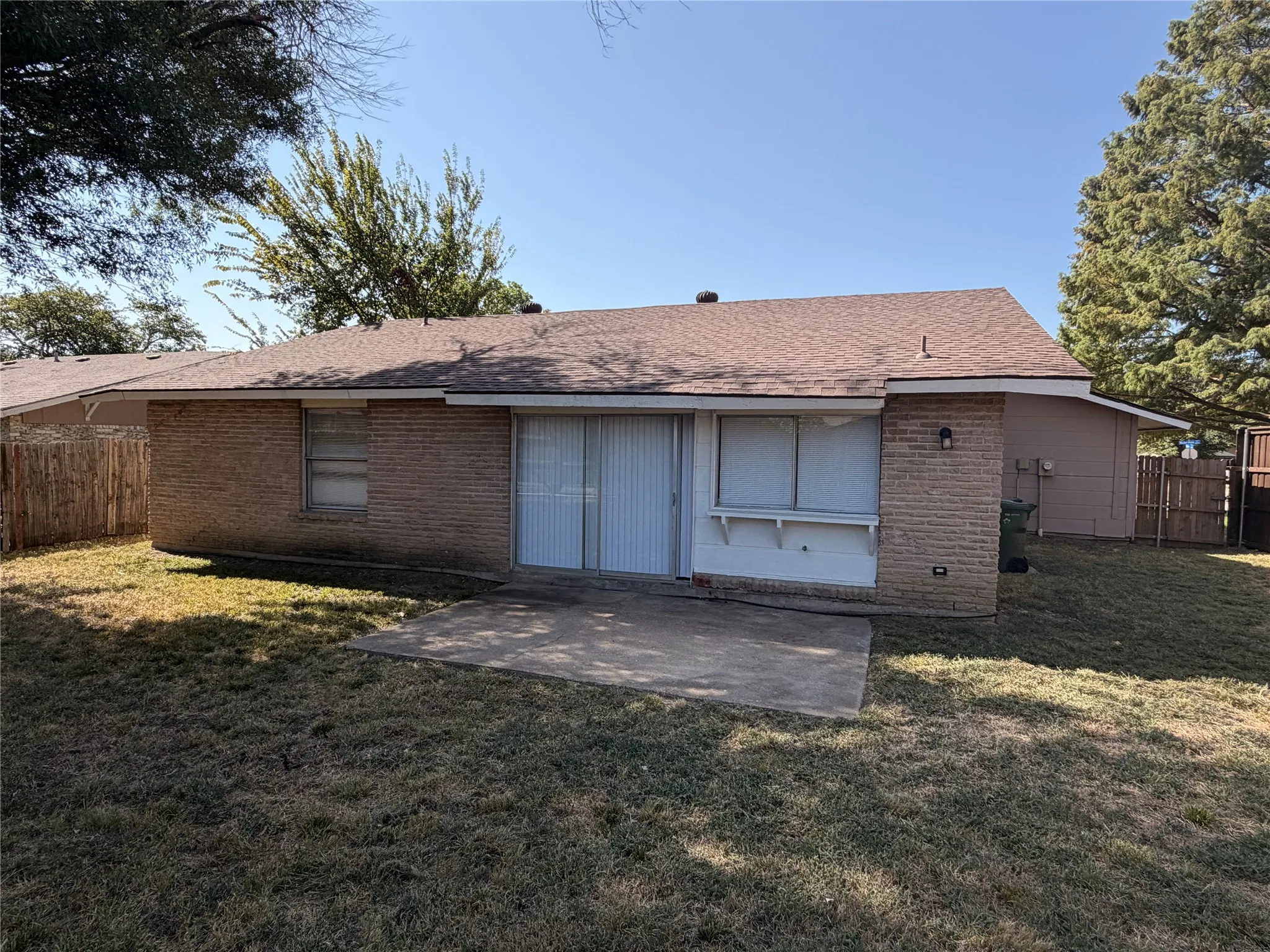 Single Family Residence For Rent in Tarrant County , 1803 Wickersham Drive, Arlington, Texas 76014, 3 Bedroom, 2 Bathroom, 2 Garage spaces, 1,384 Sqft, built in 1977, mls#21358035, Real Estate Agent in Arlington, Homes For Rent in Tarrant county, Homes For Rent in Arlington, Realtor in Arlington Texas, Real Estate Brokerage Independent Realty Texas, Luminita Cordes Realtor
