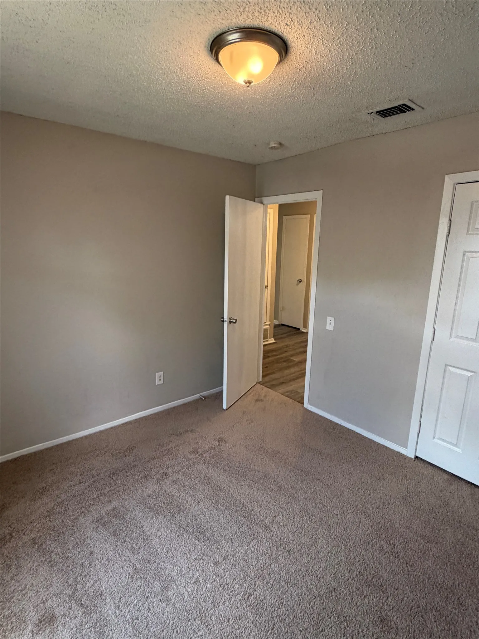 Single Family Residence For Rent in Tarrant County , 1803 Wickersham Drive, Arlington, Texas 76014, 3 Bedroom, 2 Bathroom, 2 Garage spaces, 1,384 Sqft, built in 1977, mls#21358035, Real Estate Agent in Arlington, Homes For Rent in Tarrant county, Homes For Rent in Arlington, Realtor in Arlington Texas, Real Estate Brokerage Independent Realty Texas, Luminita Cordes Realtor