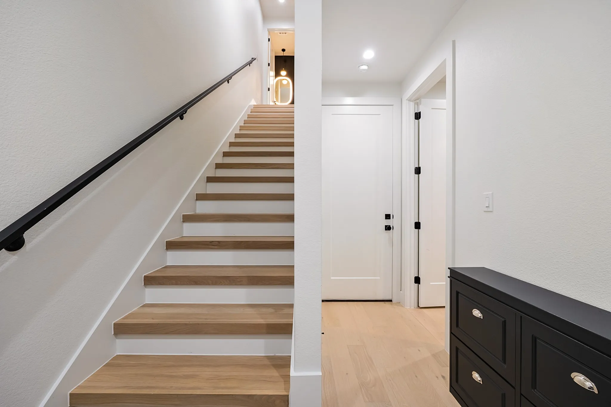 Townhouse For Sale in Dallas County , 1141 N Madison Avenue 105, Dallas, Texas 75208, 2 Bedroom, 3 Bathroom, 2 Garage spaces, 1,627 Sqft, built in 2022, mls#21358039, Real Estate Agent in Dallas, Homes For Sale in Dallas county, Homes For Sale in Dallas, Realtor in Dallas Texas, Real Estate Brokerage Independent Realty Texas, Luminita Cordes Realtor