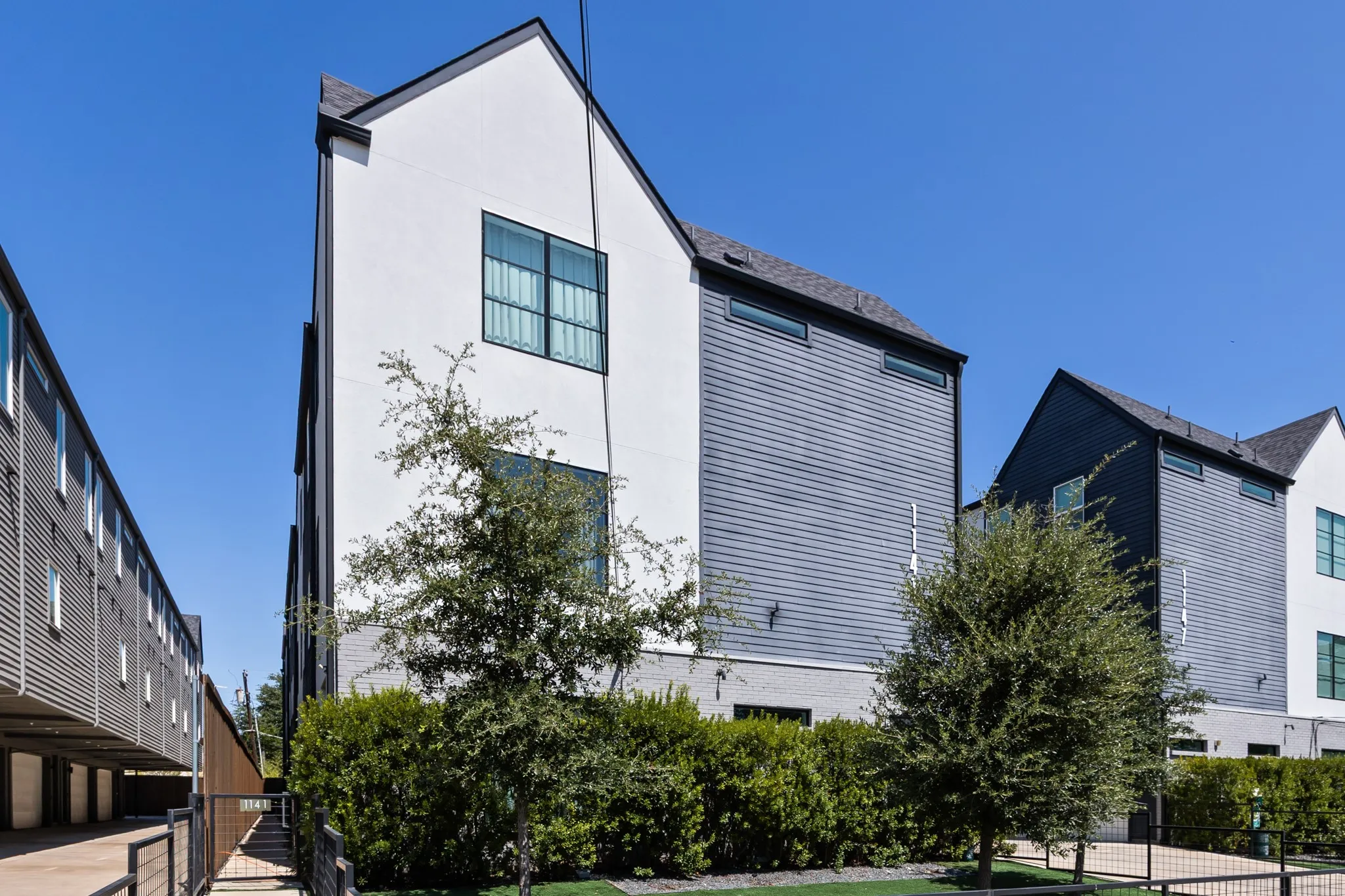 Townhouse For Sale in Dallas County , 1141 N Madison Avenue 105, Dallas, Texas 75208, 2 Bedroom, 3 Bathroom, 2 Garage spaces, 1,627 Sqft, built in 2022, mls#21358039, Real Estate Agent in Dallas, Homes For Sale in Dallas county, Homes For Sale in Dallas, Realtor in Dallas Texas, Real Estate Brokerage Independent Realty Texas, Luminita Cordes Realtor