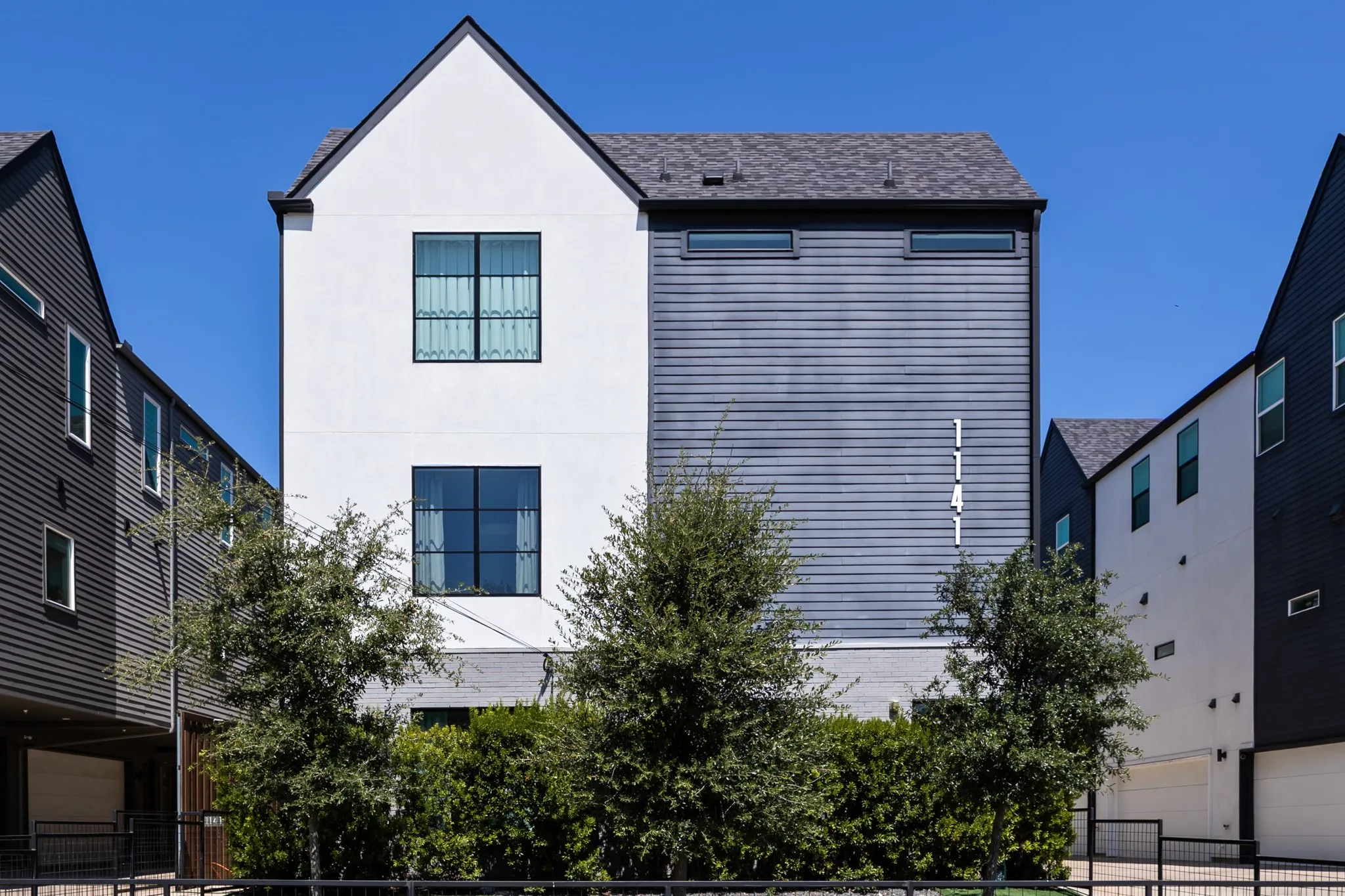 Townhouse For Sale in Dallas County , 1141 N Madison Avenue 105, Dallas, Texas 75208, 2 Bedroom, 3 Bathroom, 2 Garage spaces, 1,627 Sqft, built in 2022, mls#21358039, Real Estate Agent in Dallas, Homes For Sale in Dallas county, Homes For Sale in Dallas, Realtor in Dallas Texas, Real Estate Brokerage Independent Realty Texas, Luminita Cordes Realtor